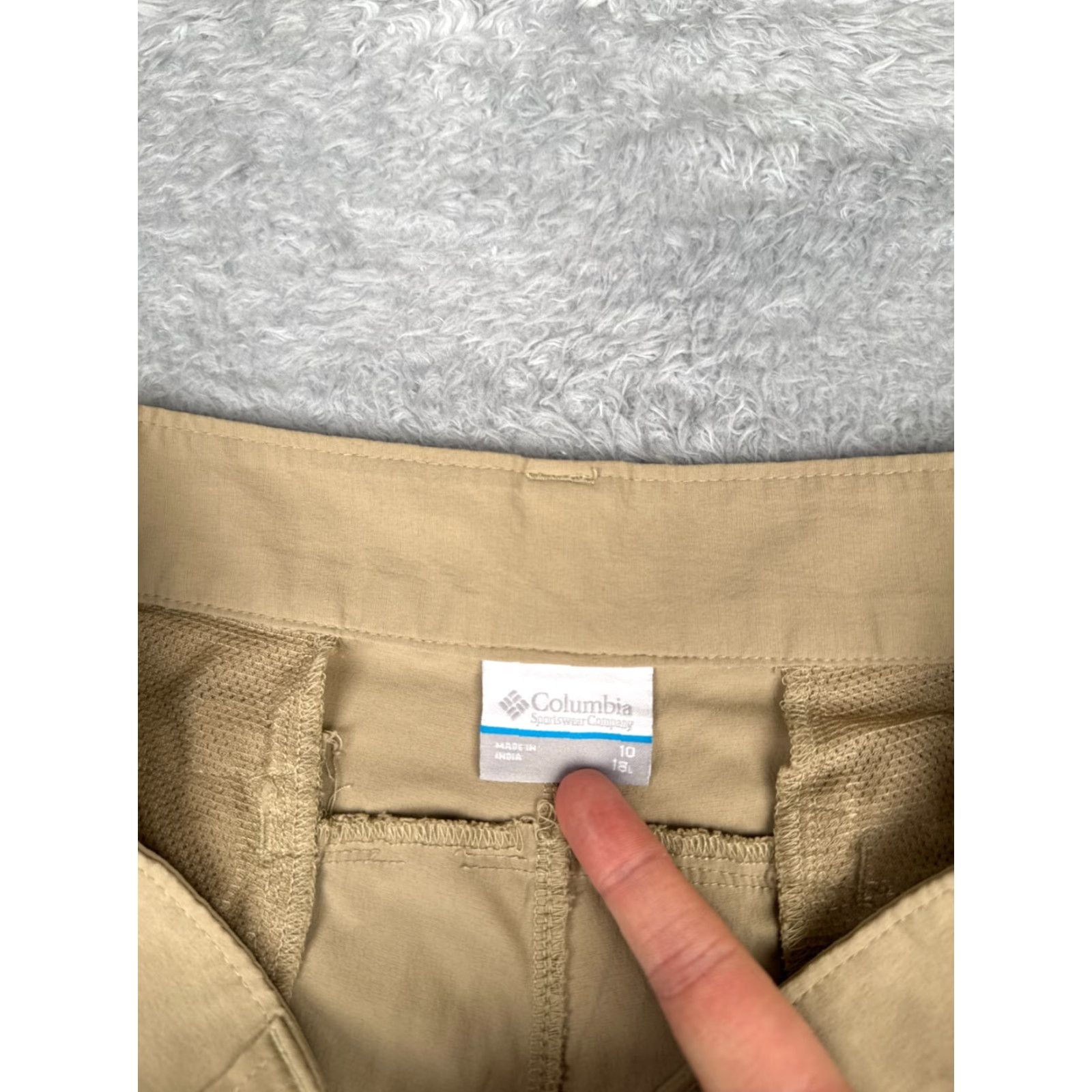 Vintage Columbia Pants Womens Beige Nylon Capri 34x18 Regular Stretch 10 Casual Capris, Travel, Workwear Womens, 18in Inseam, Flat Front, Machine Washable Size 32" / US 10 / IT 46 - 6 Thumbnail