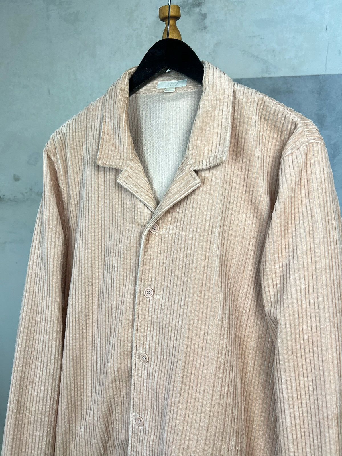 Cos Cos Pink Velvet Overshirt Size M - L Size US L / EU 52-54 / 3 - 2 Thumbnail