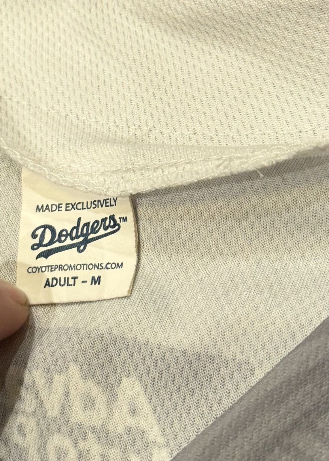 Other Los Angeles Dodgers Mexican Heritage Night Jersey SGA size M Size US M / EU 48-50 / 2 - 5 Thumbnail