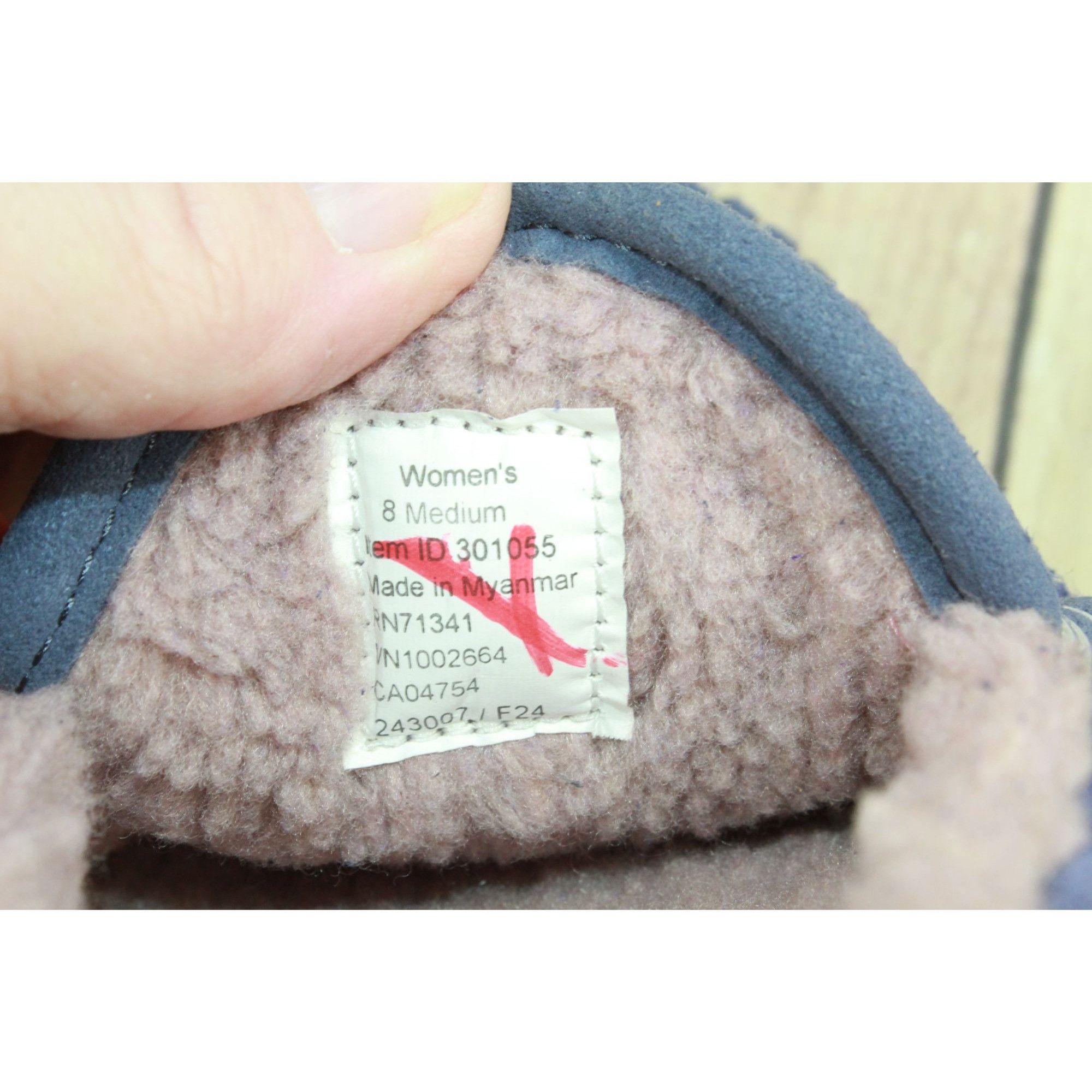 L.L. Bean LL Bean Women's Fleece Lined Mountain Moccasin Slippers 8 M Size US 8 / IT 38 - 8 Thumbnail