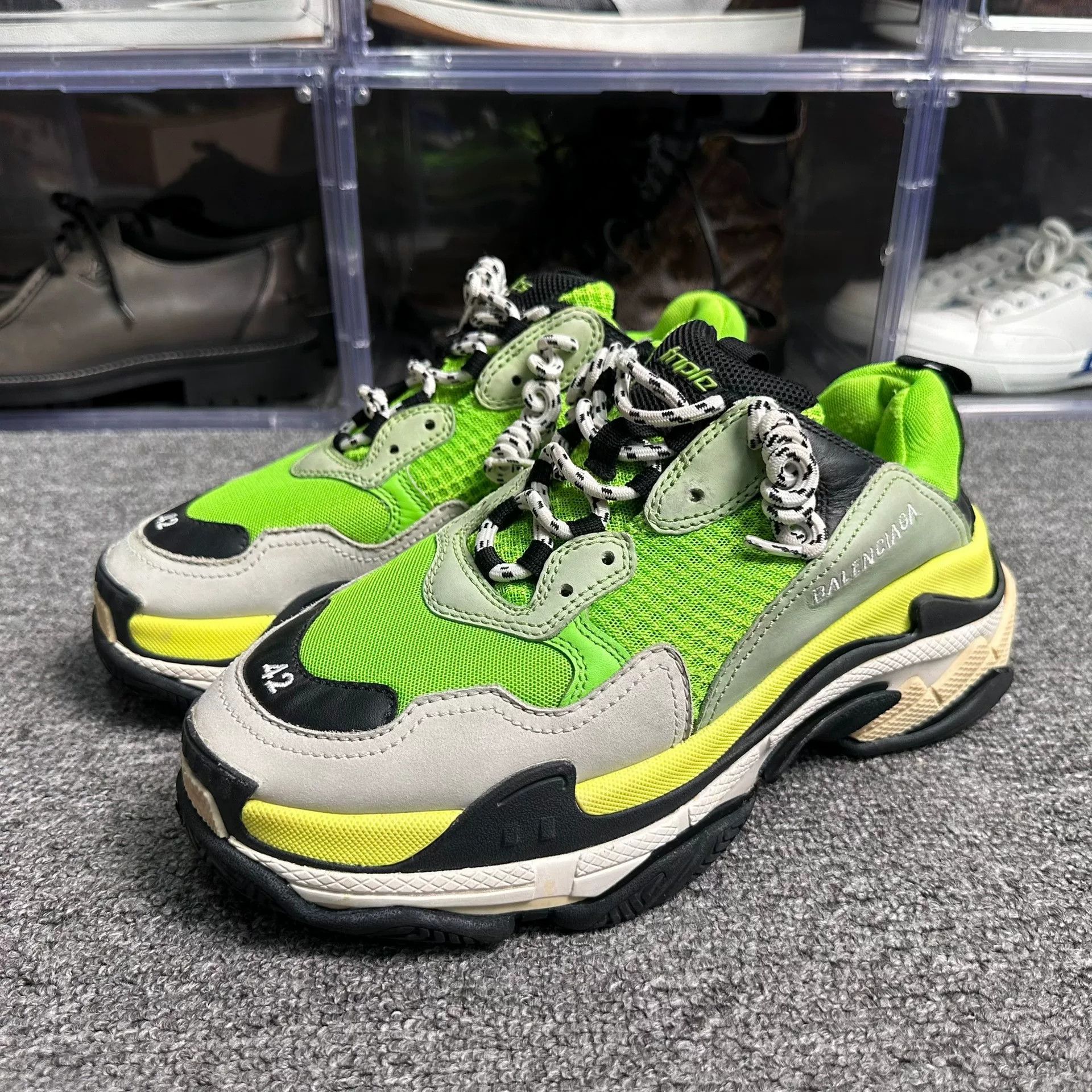 Balenciaga Balenciaga Green Lowtop Sneakers 9 Men Size US 9 / EU 42 - 1 Thumbnail