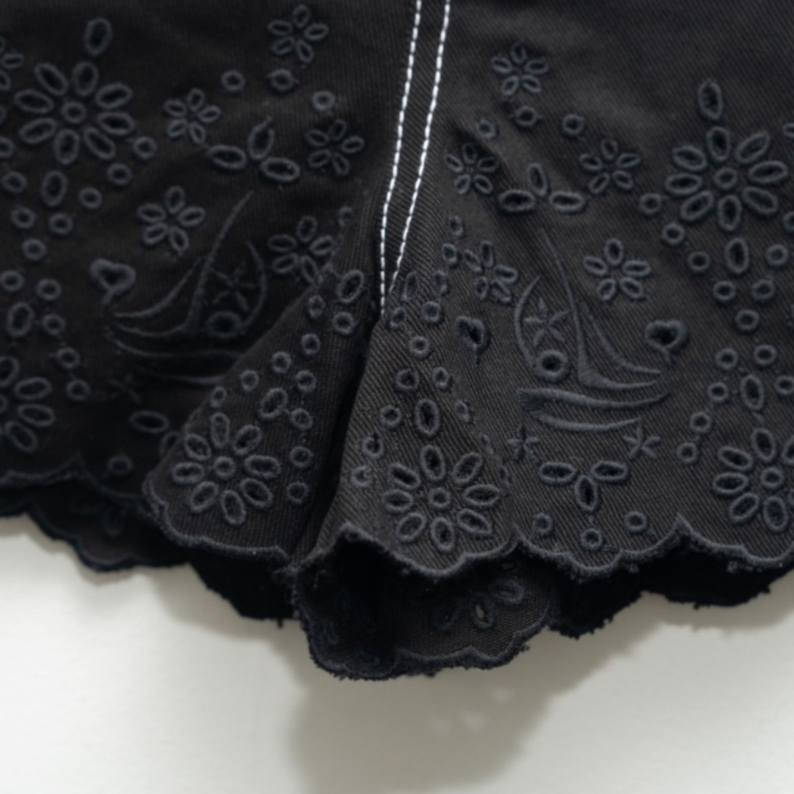 Staud Staud. Noemie Black Eyelet Short. Size 30" / US 8 / IT 44 - 8 Thumbnail