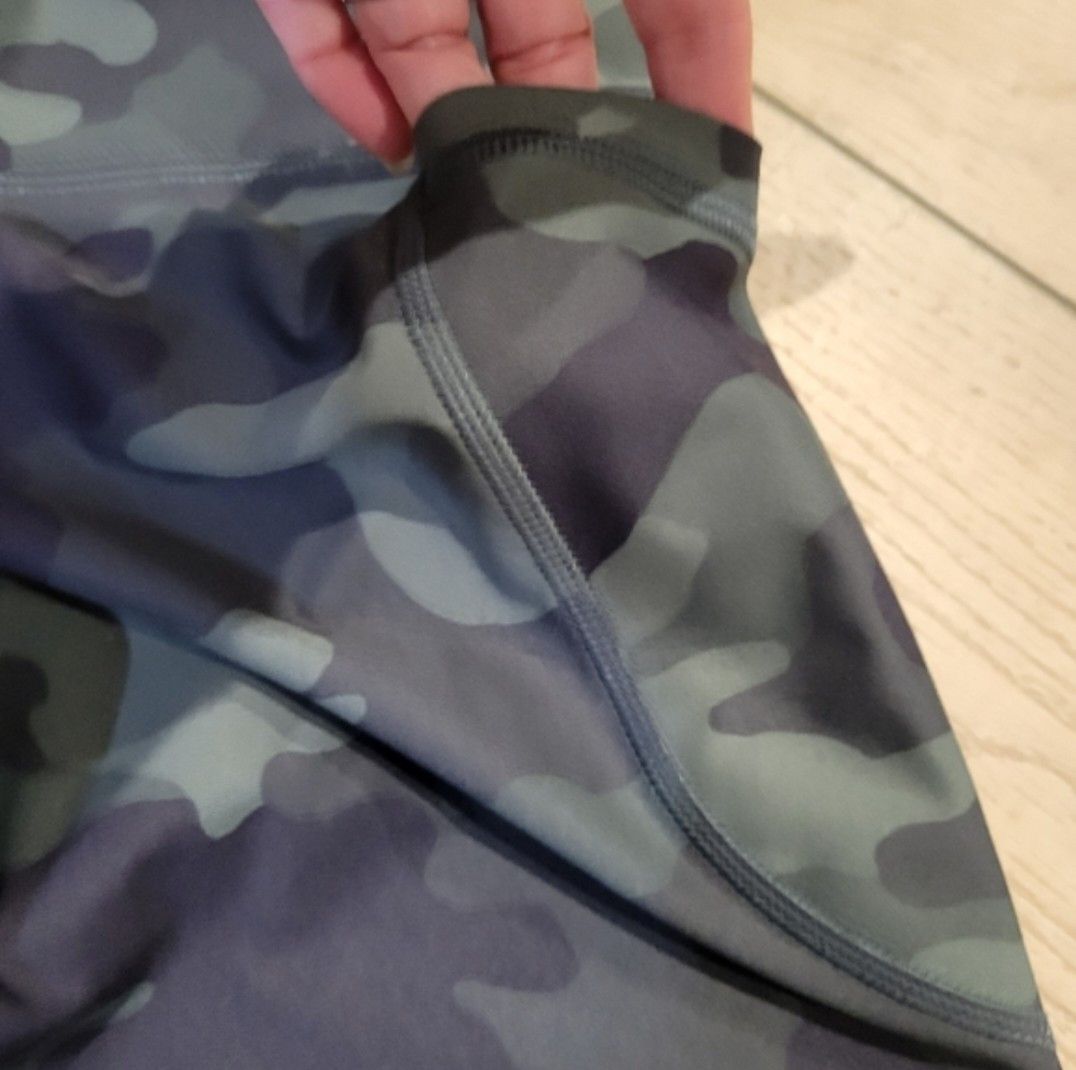 Old Navy Old Navy Leggings Camo Hi-Rise PowerSoft NWOT SP Size 28" / US 6 / IT 42 - 6 Thumbnail
