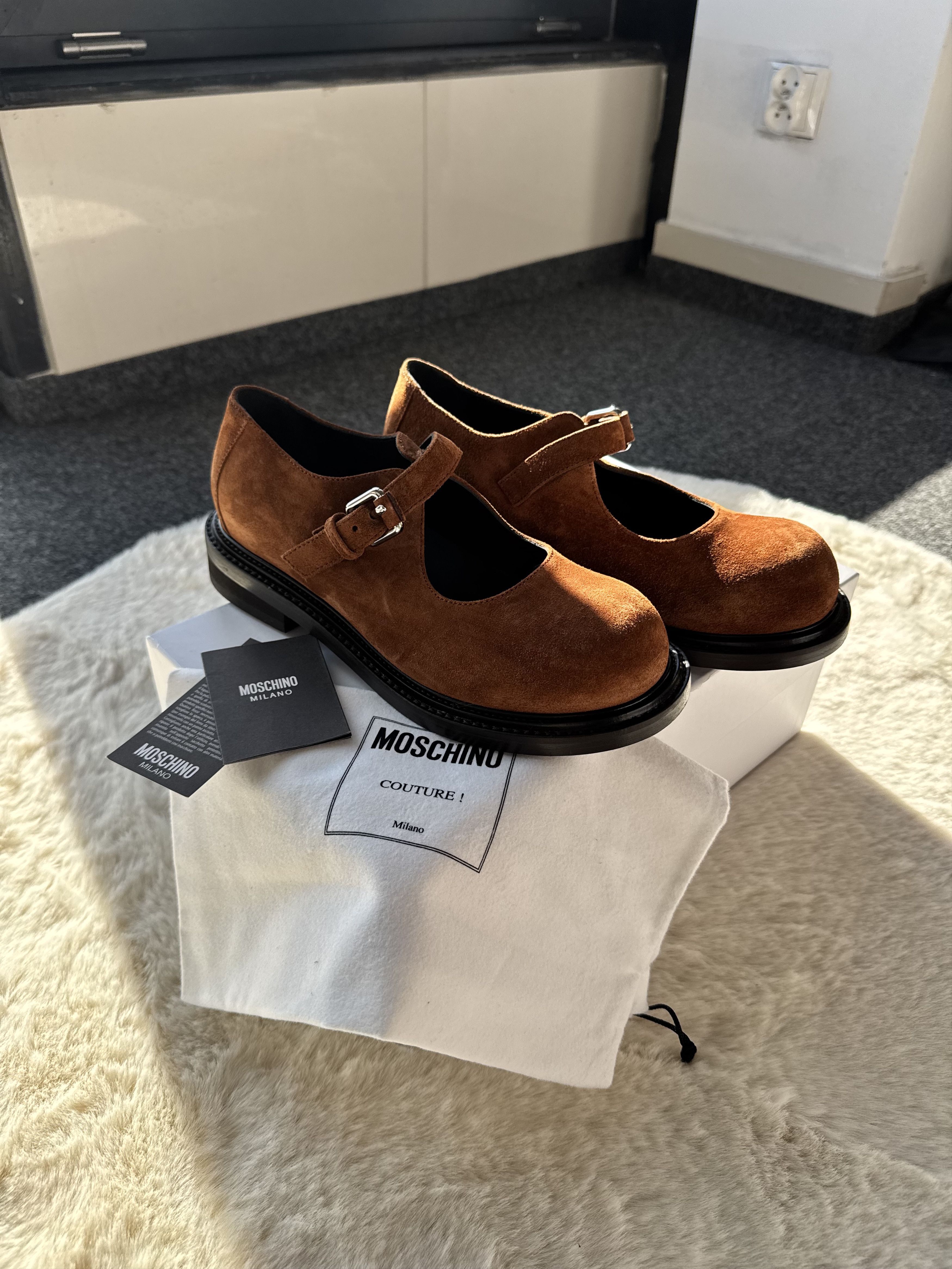 Moschino Moschino Brown suede Mary Jane Slip-on pumps ruggine 40 Size US 10 / IT 40 - 10 Thumbnail