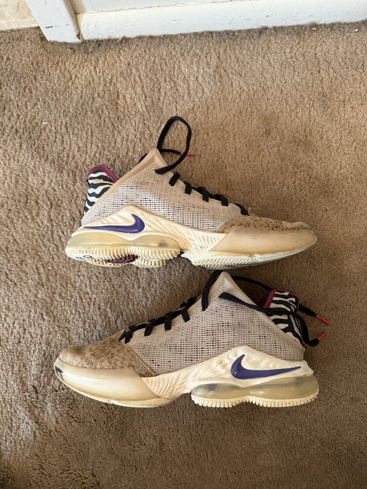 Nike Nike LeBron 19 Low Safari Size US 8 / EU 41 - 2 Thumbnail