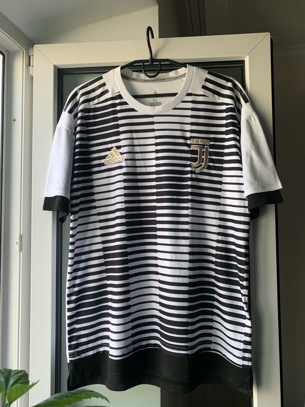 Adidas 🔥ADIDAS JUVENTUS TRAINING JERSEY Size US L / EU 52-54 / 3 - 1 Thumbnail