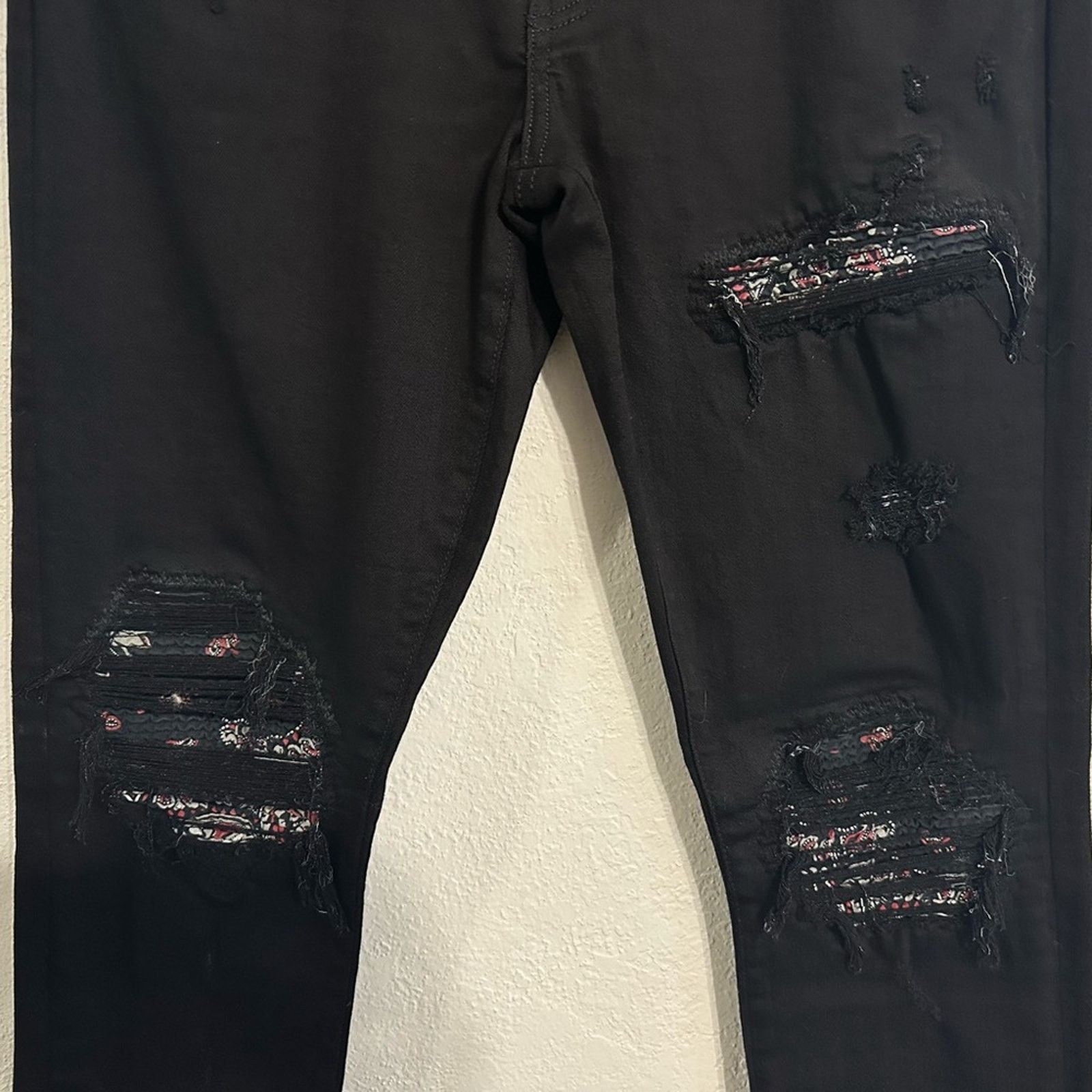 Amiri MX1 Bandana Ripped Patch Jeans Jet Black Denim size 33 #126 Size US 33 - 5 Thumbnail
