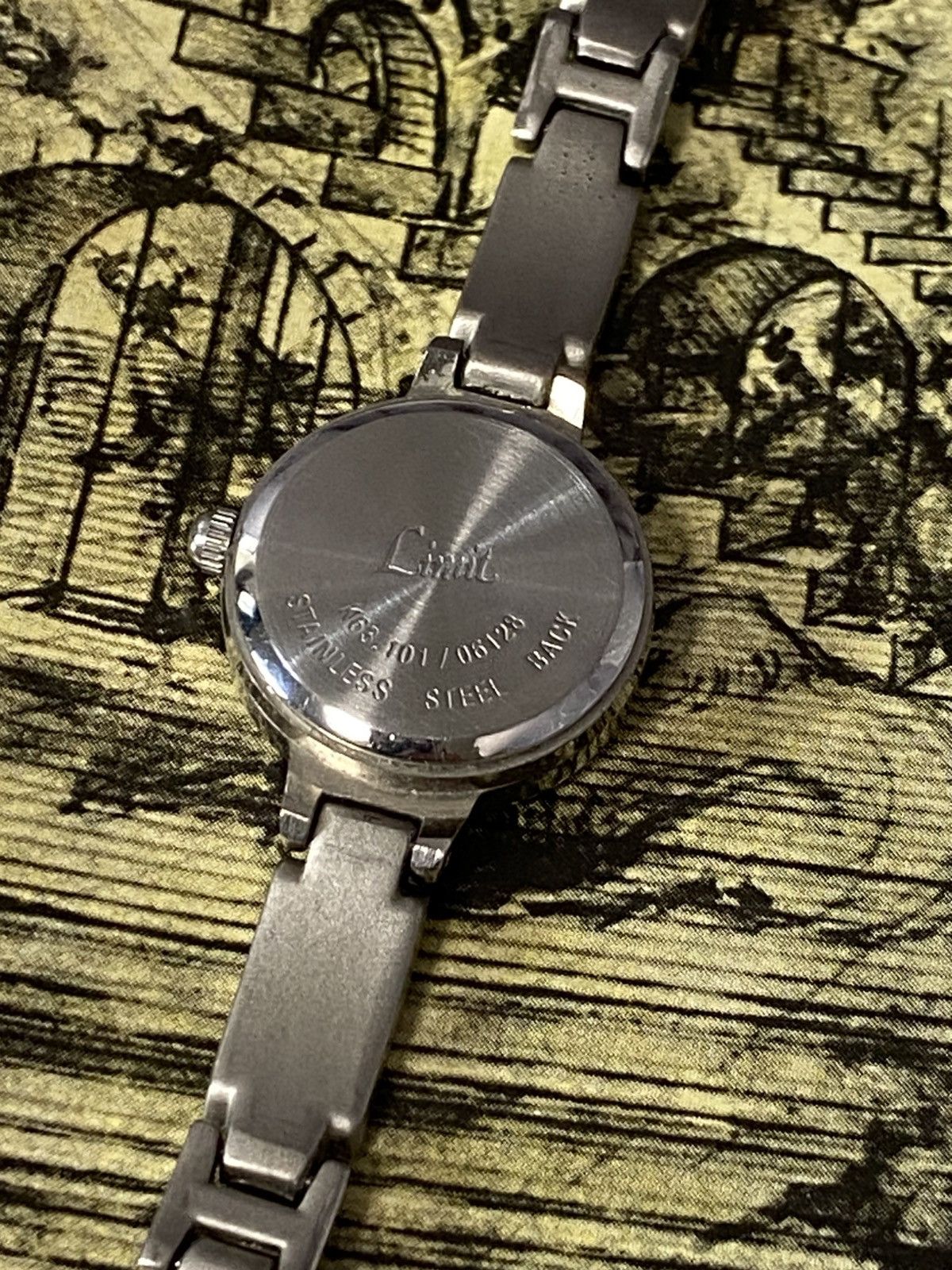 Japanese Brand Vintage Limit Quartz Ladies Silver-Tone Watch RARE Retro Size ONE SIZE - 5 Thumbnail