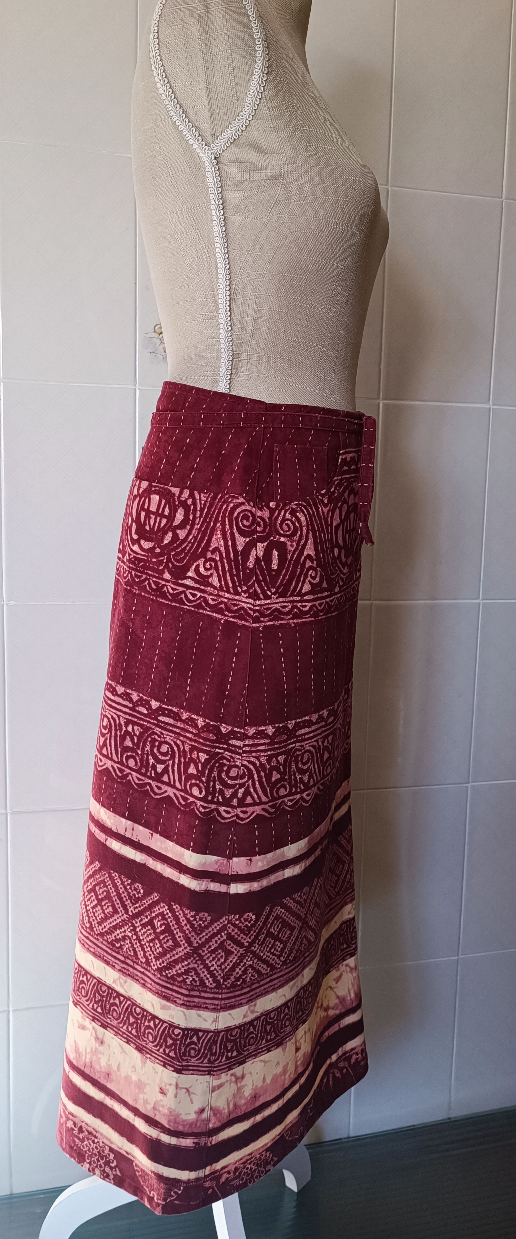 Jean Paul Gaultier 90's- Burgundy maxi skirt with ethnic print. Size 28" / US 6 / IT 42 - 2 Thumbnail