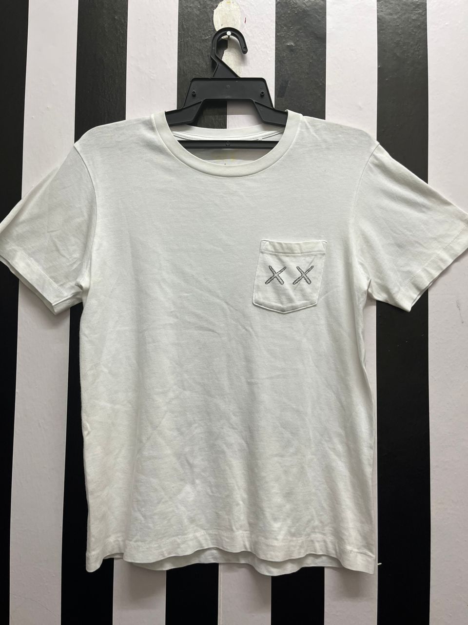 Kaws × Uniqlo Uniqlo Kaws Pocket Tee Size US S / EU 44-46 / 1 - 2 Thumbnail