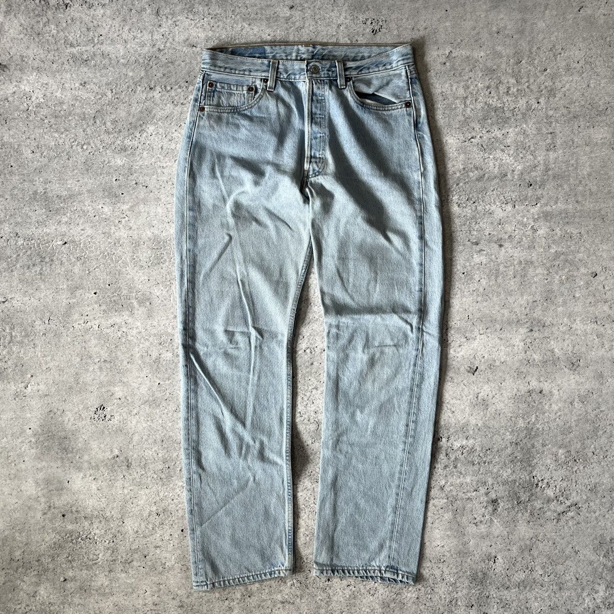 Levi's Levis 501 denim jeans 33x32 baby blue 90s made jn usa Size US 33 - 2 Thumbnail