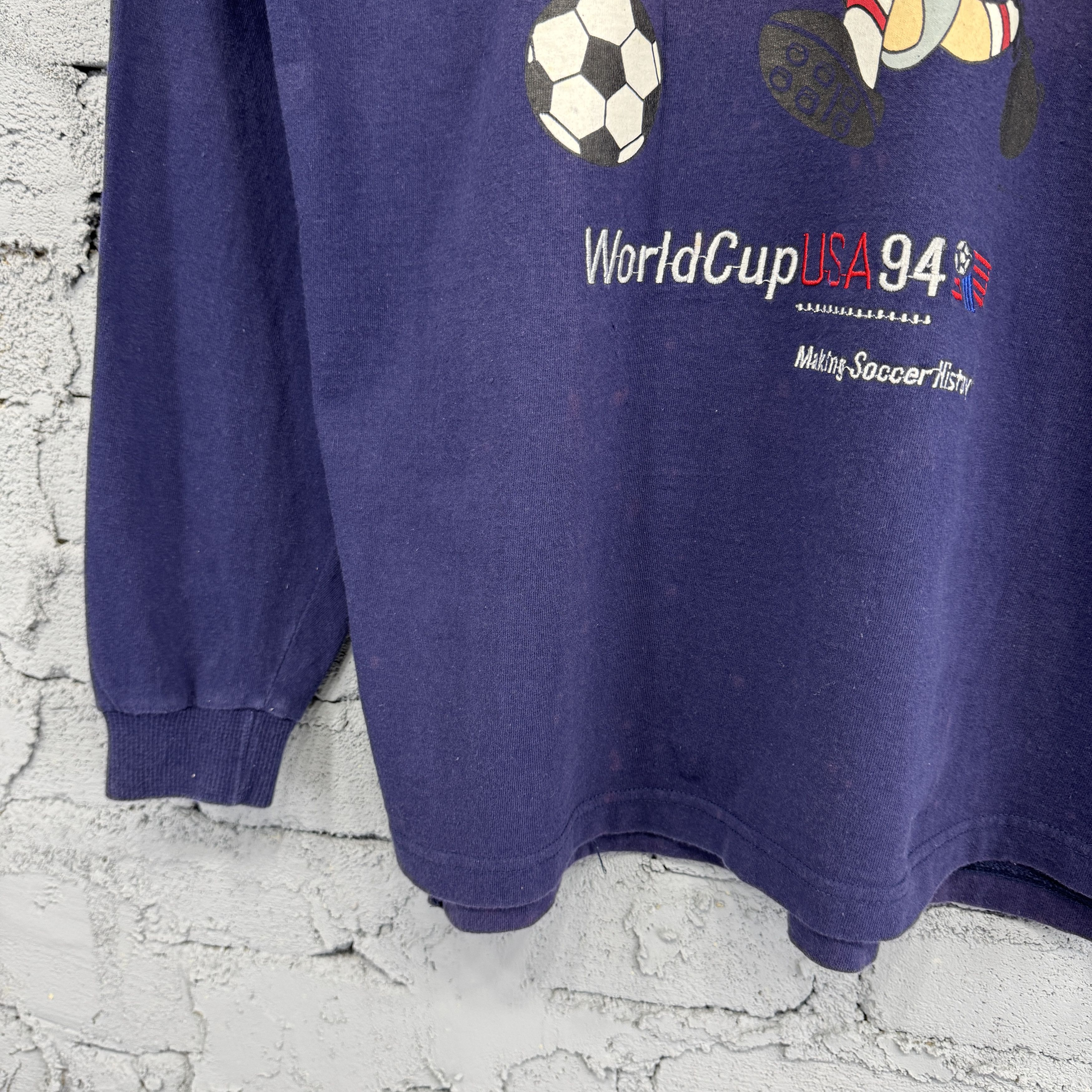 Vintage Vintage Official 94 World Cup USA Crewneck Faded Sweatshirt Size US L / EU 52-54 / 3 - 5 Thumbnail