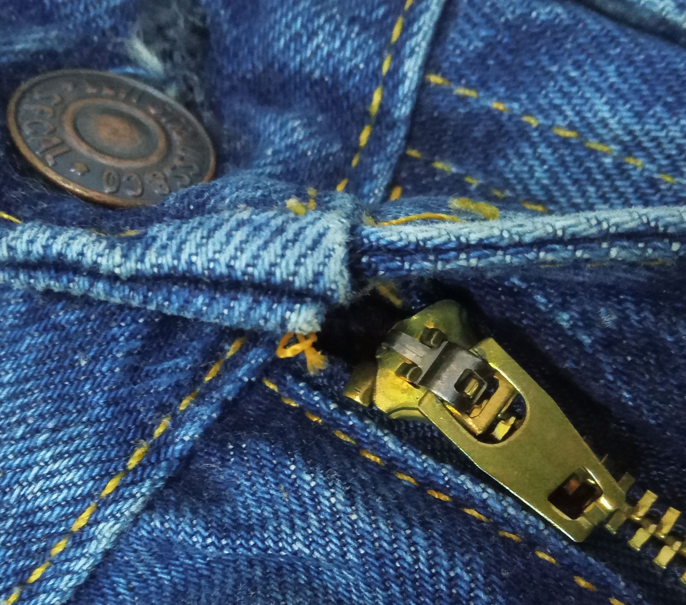 Levi's Vintage Clothing Levi's 551 ZXX Lvc Big E Selvedge Jeans Size US 32 / EU 48 - 10 Thumbnail