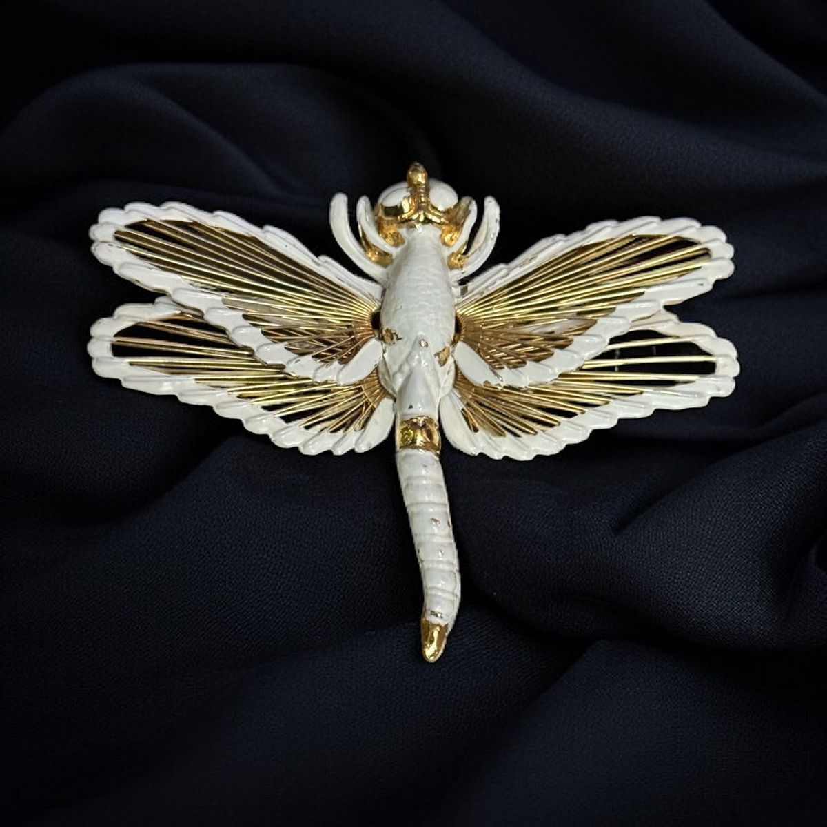 Monet Vintage Monet white and gold dragonfly brooch Size ONE SIZE - 1 Thumbnail