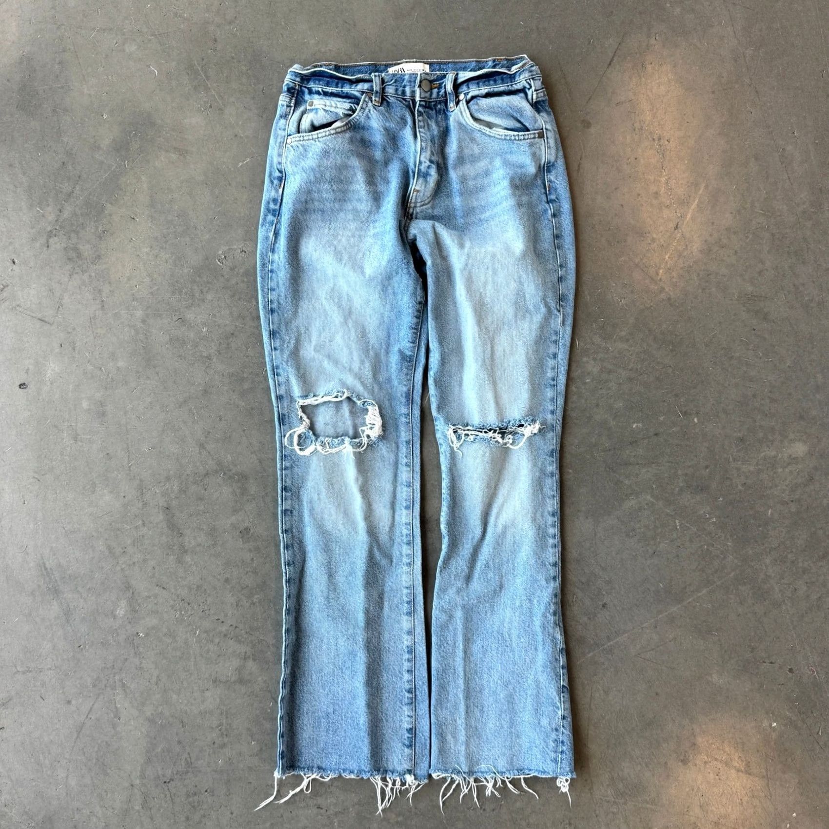 Zara VINTAGE Zara Holy Distressed Light Wash Wide Leg Flare Denim Jeans Sz 6 Women Jeans Vintage Y2k 6 Blue Wide Leg Flare Womens Size 28" / US 6 / IT 42 - 2 Thumbnail