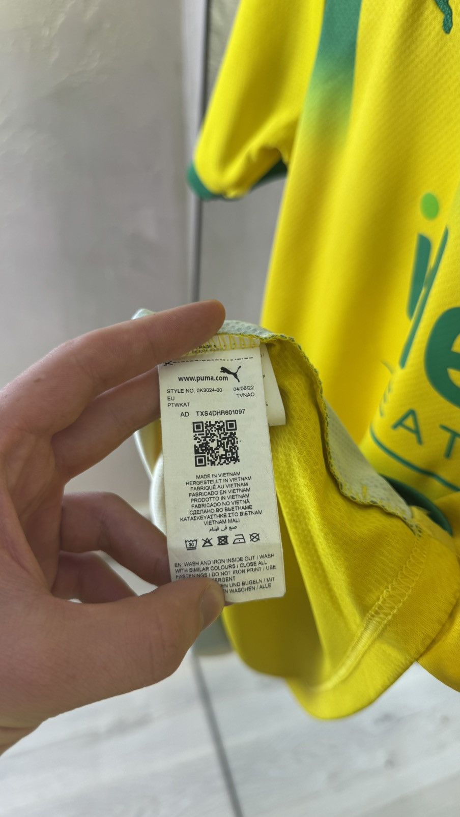 Puma Puma WBA Away Jersey Vibrant Stripes Tech & Embossed Quotes Size US M / EU 48-50 / 2 - 6 Thumbnail