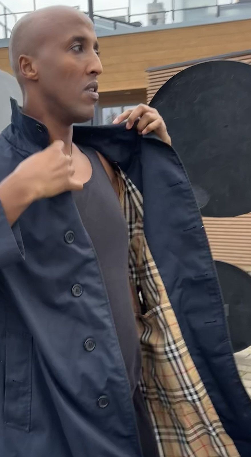 Burberry Burberry trench medium lenghth in size L Size L / US 10 / IT 46 - 15 Thumbnail