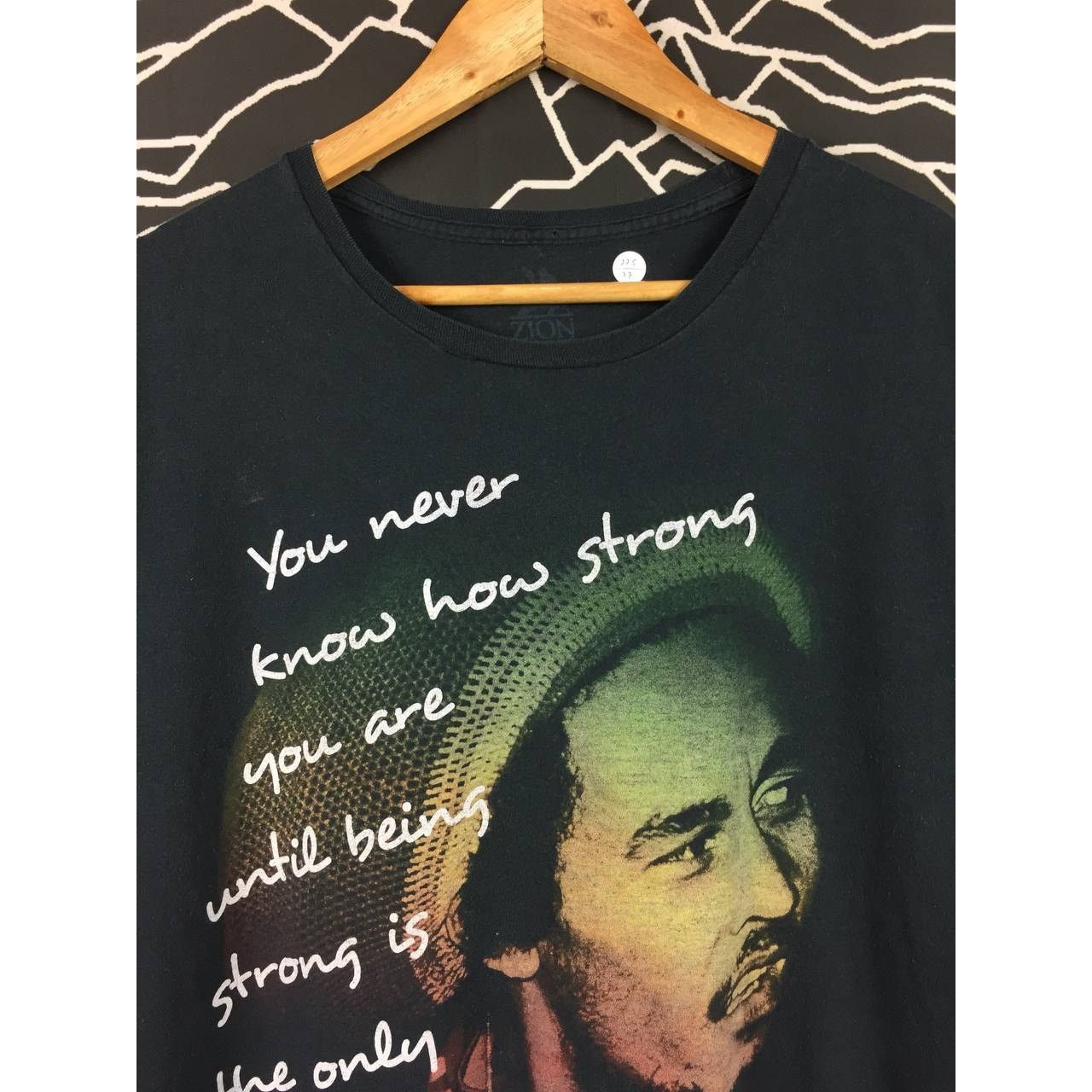 Bob Marley × Zion Rootswear Zion Rootswear Bob Marley Being Strong Quote Tee Size US L / EU 52-54 / 3 - 3 Thumbnail