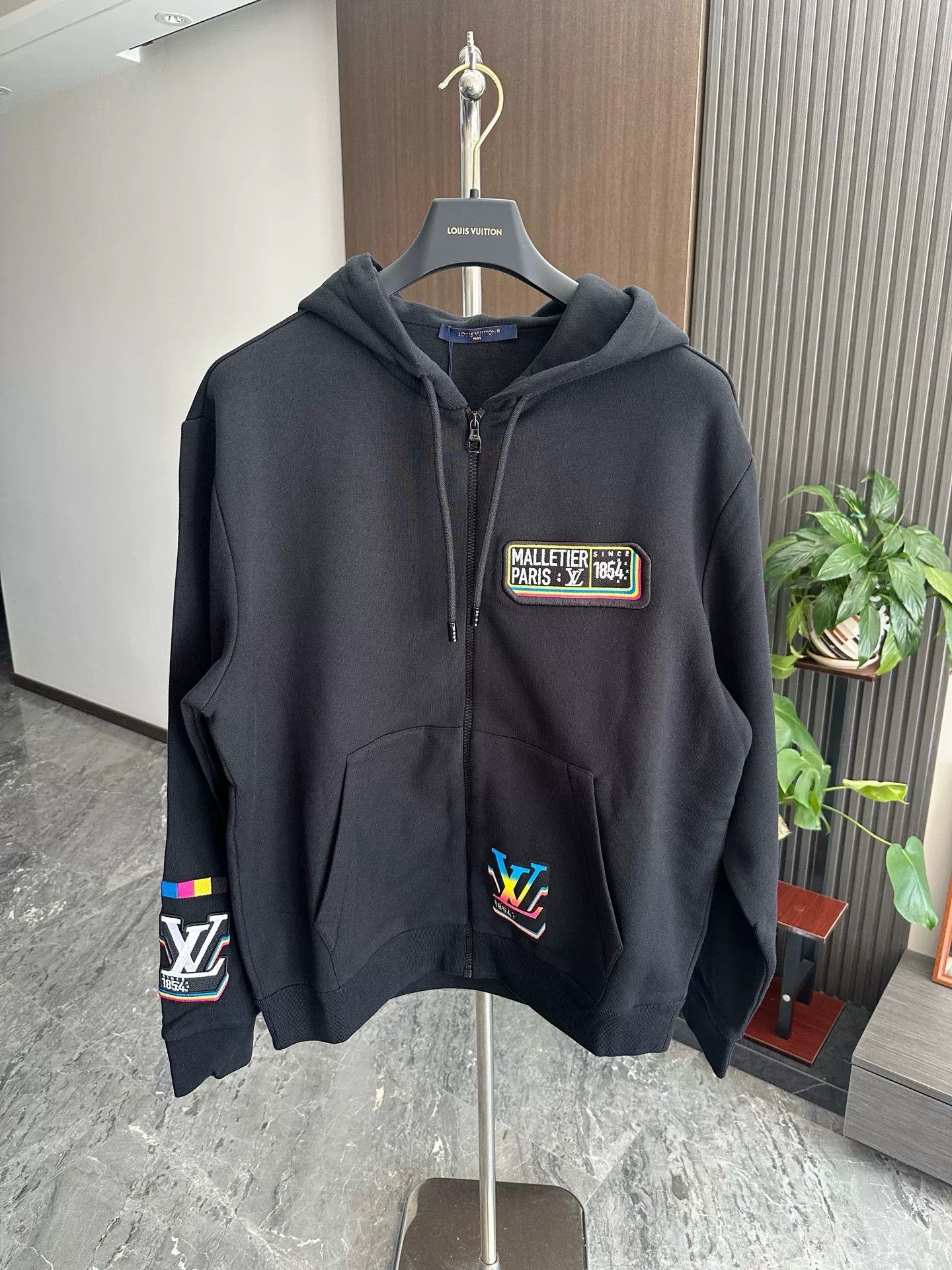 Louis Vuitton LV Painted Graffiti Black Hooded Zip Sweatshirt Size US L / EU 52-54 / 3 - 1 Thumbnail