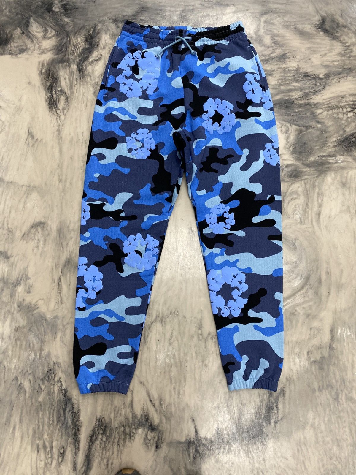 DENIM TEARS Denim tears blue camo cotton wreath sweatpants medium Size US 32 / EU 48 - 1 Thumbnail