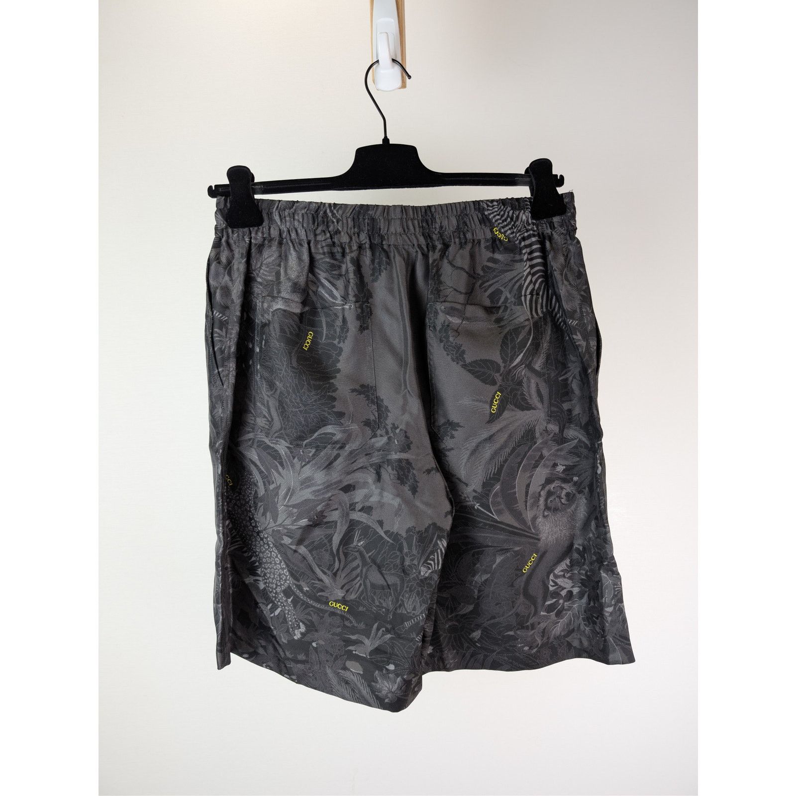 Gucci o1rshd1 Flora & Fauna Print Silk Shorts in Anthracite Gray Size US 32 / EU 48 - 15 Thumbnail