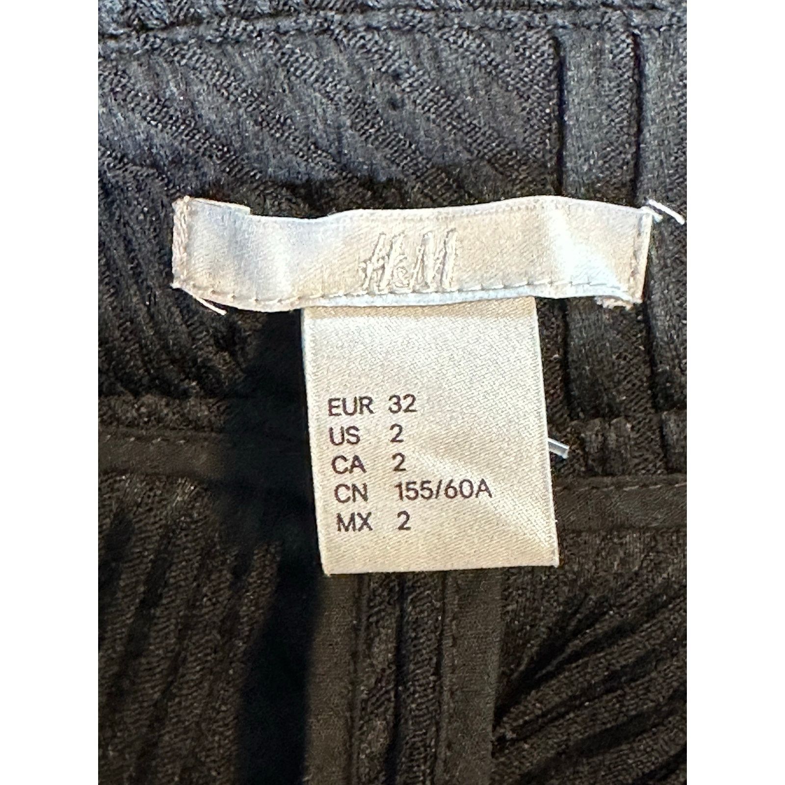 H&M H&M black textured skinny ankle pants size 2 Size 26" / US 2 / IT 38 - 3 Thumbnail