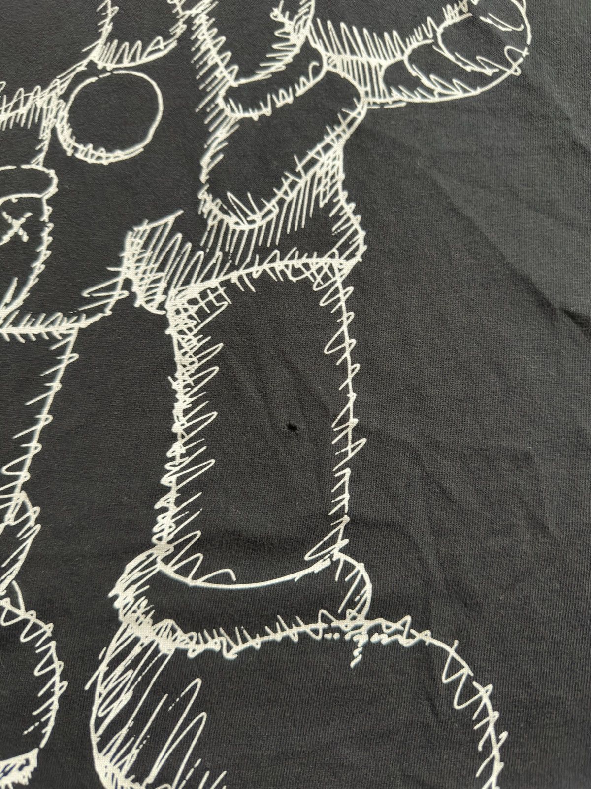 Kaws × Uniqlo KAWS X UNIQLO Black Tee Size US XL / EU 56 / 4 - 4 Thumbnail
