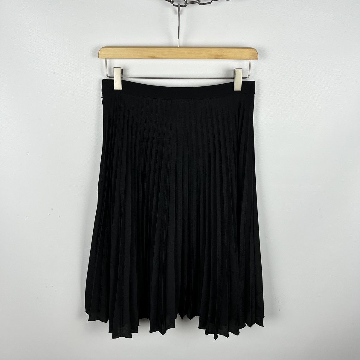Burberry Ladies Burberry pleated midi skirt Size 28" / US 6 / IT 42 - 18 Thumbnail