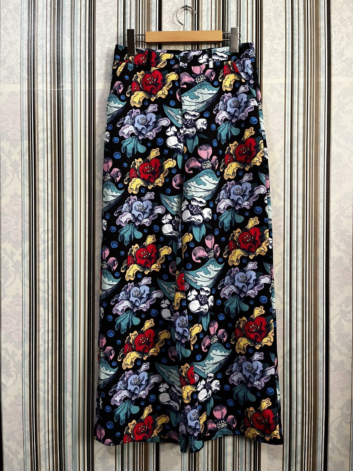 Shein 2000s Frida Kahlo artwork super flared #D3 Size 26" / US 2 / IT 38 - 1 Thumbnail