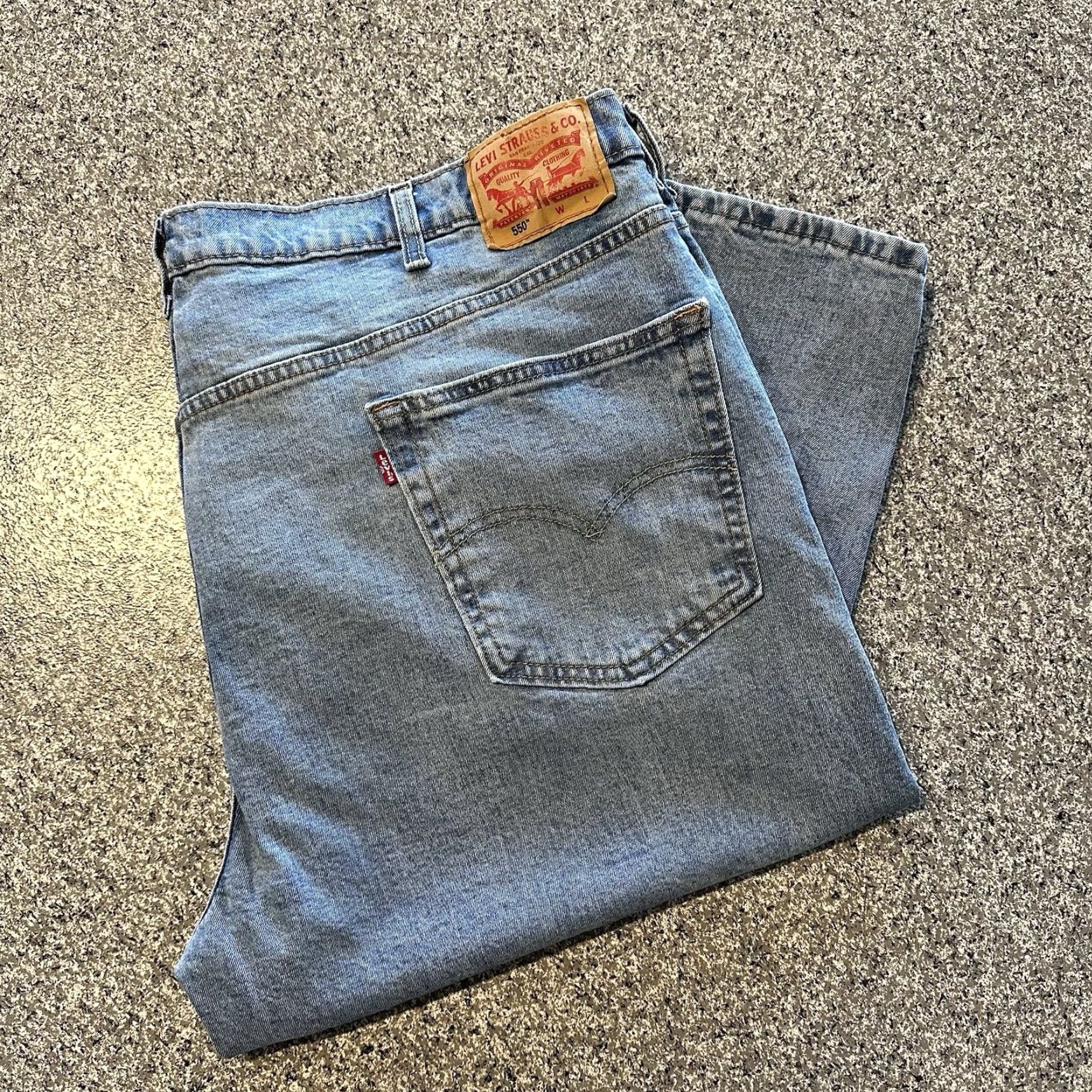 Levi's Levi's 550 Jeans Mens 46x34 Relaxed Straight Light Wash Denim 99% Cotton 1% Spandex Blue Leather? (Note: remove uncertainty) Size US 30 / EU 46 - 2 Thumbnail