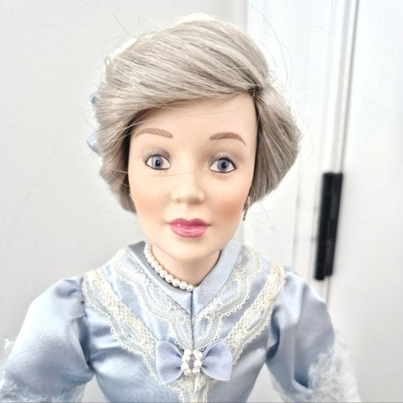 Vintage Danbury Mint Wedding Day Final Touches MOTHER Porcelain Doll Size ONE SIZE - 2 Thumbnail