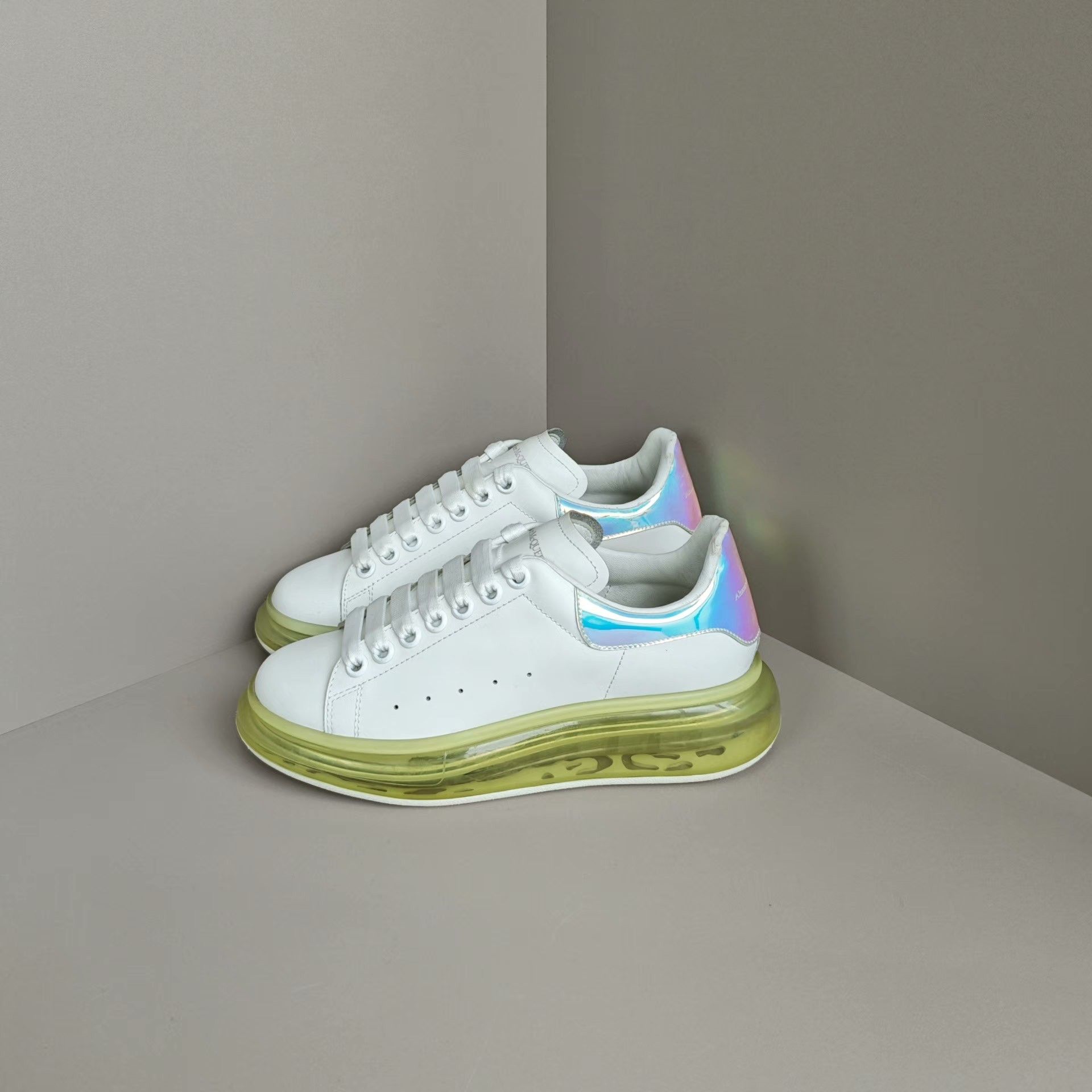 Alexander McQueen Alexander McQueen White Lowtop Sneakers us_7 Women Size US 7 / IT 37 - 1 Thumbnail
