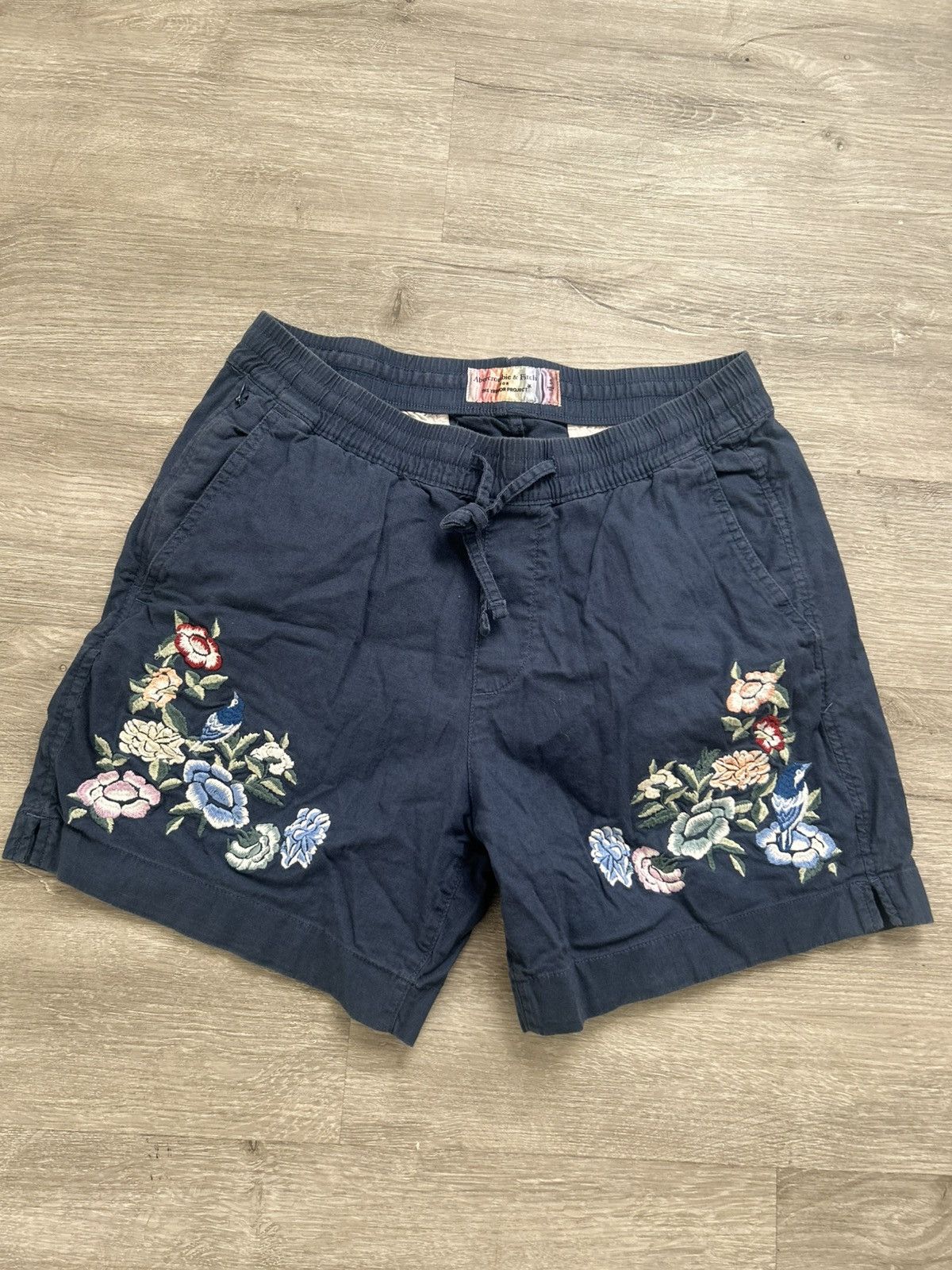 Abercrombie & Fitch Af blue floral shorts Size US 29 - 1 Thumbnail