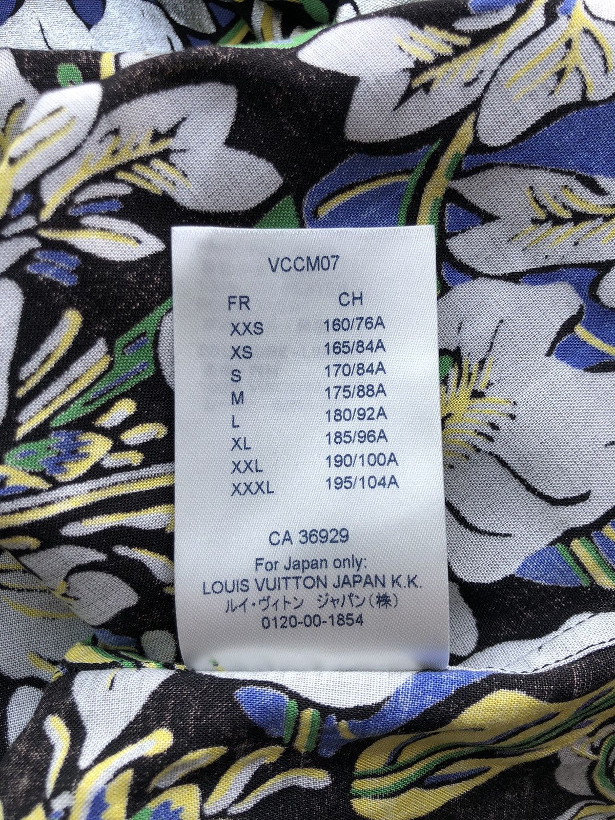 Louis Vuitton Louis Vuitton Hawaii Flowers Shirt Very Rare Made in Italy Size US XL / EU 56 / 4 - 13 Thumbnail