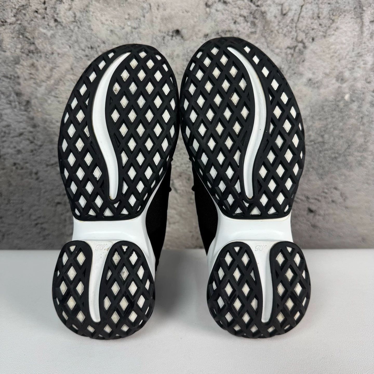 Roger Vivier Roger Vivier crystal buckle sneakers 36 99 new Size US 5.5 / IT 35.5 - 8 Thumbnail