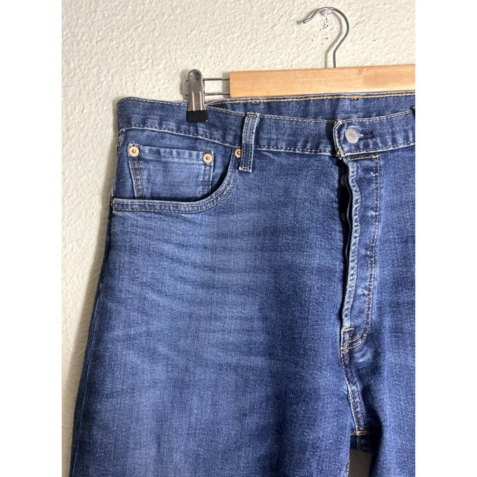 Levi's Levi’s 501 Jeans Relaxed Straight Button Fly 38x30 Medium Wash Blue Mens Jeans Size US 38 / EU 54 - 4 Thumbnail