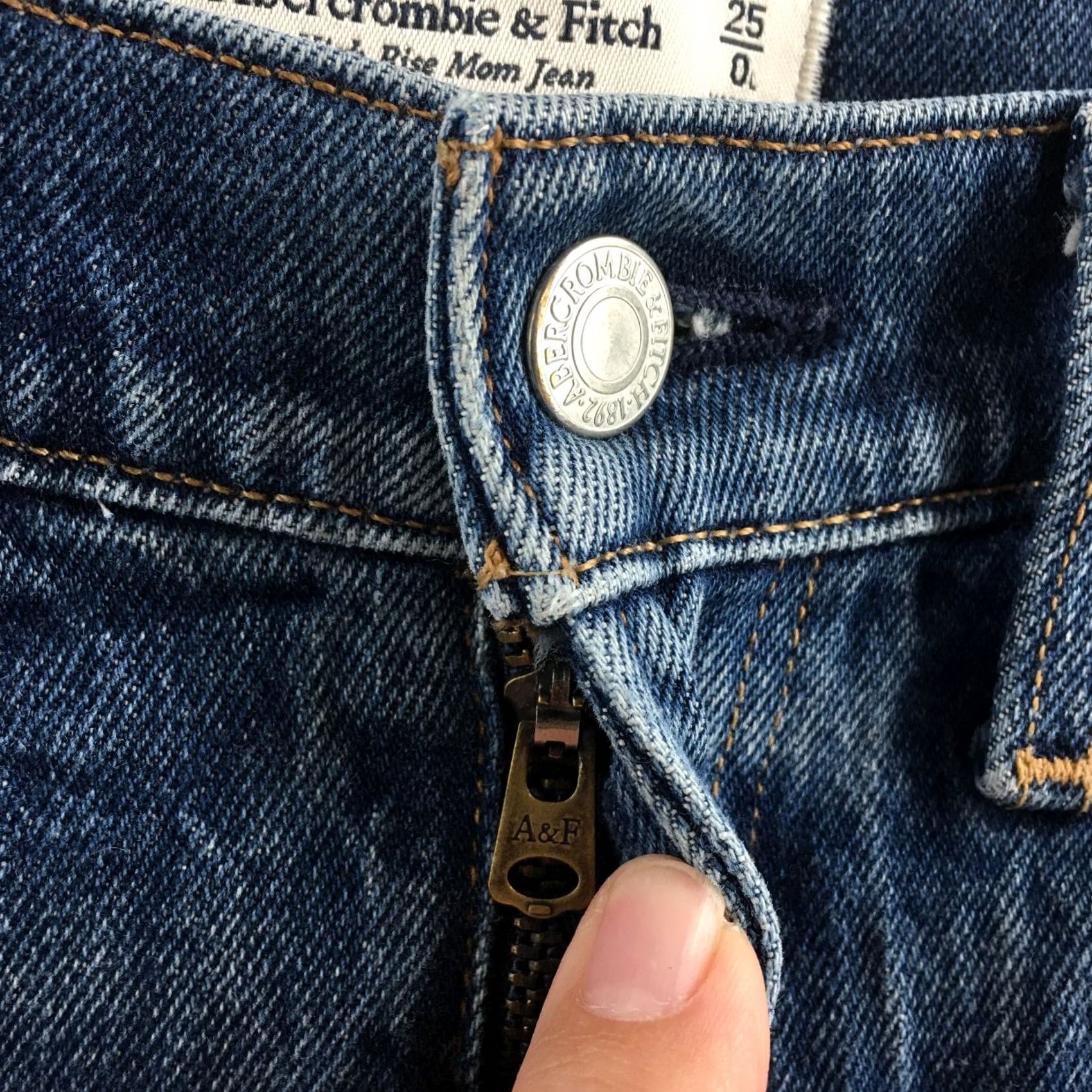 Abercrombie & Fitch Abercrombie & Fitch Hi-Rise Mom Jeans Womens 25 Blue Denim Distressed Raw Hem Jeans Size 42" / US 20 - 5 Thumbnail