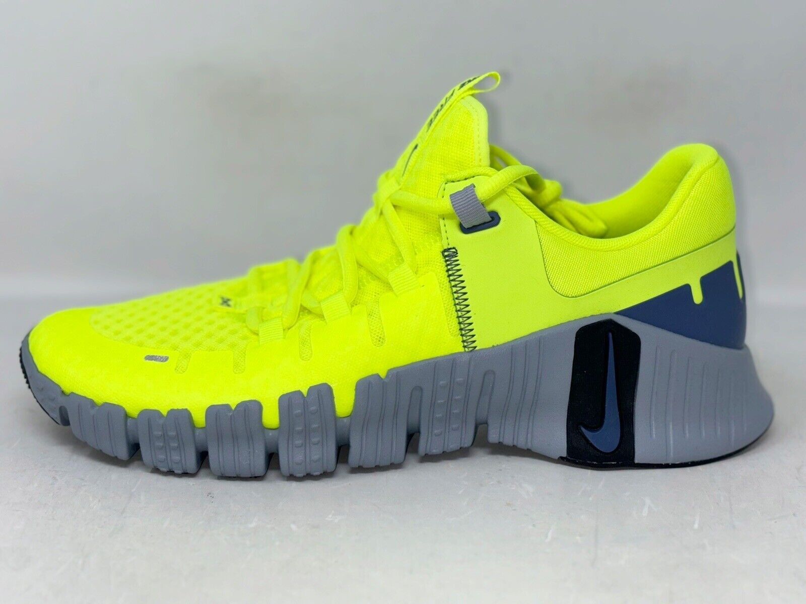 image of Men's Nike Free Metcon 5 Training Shoes in Volt (Size 7)