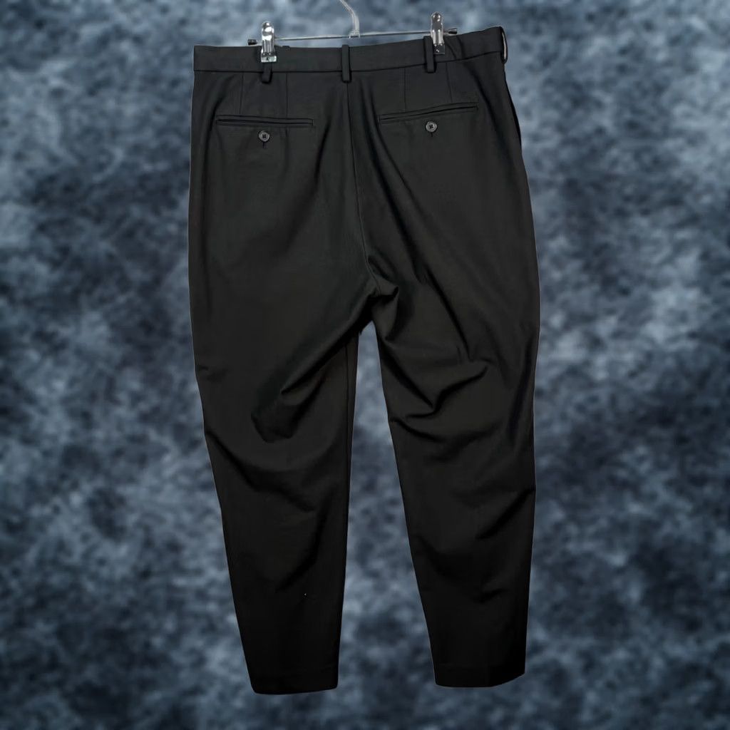 Uniqlo Uniqlo Mens Dress Pants Slim Fit Black 34 in Inseam 28 in Stretch Flat Front Tapered Casual All Season Regular Size L Mens Pants Black Slim Stretch Size US 33 - 1 Thumbnail