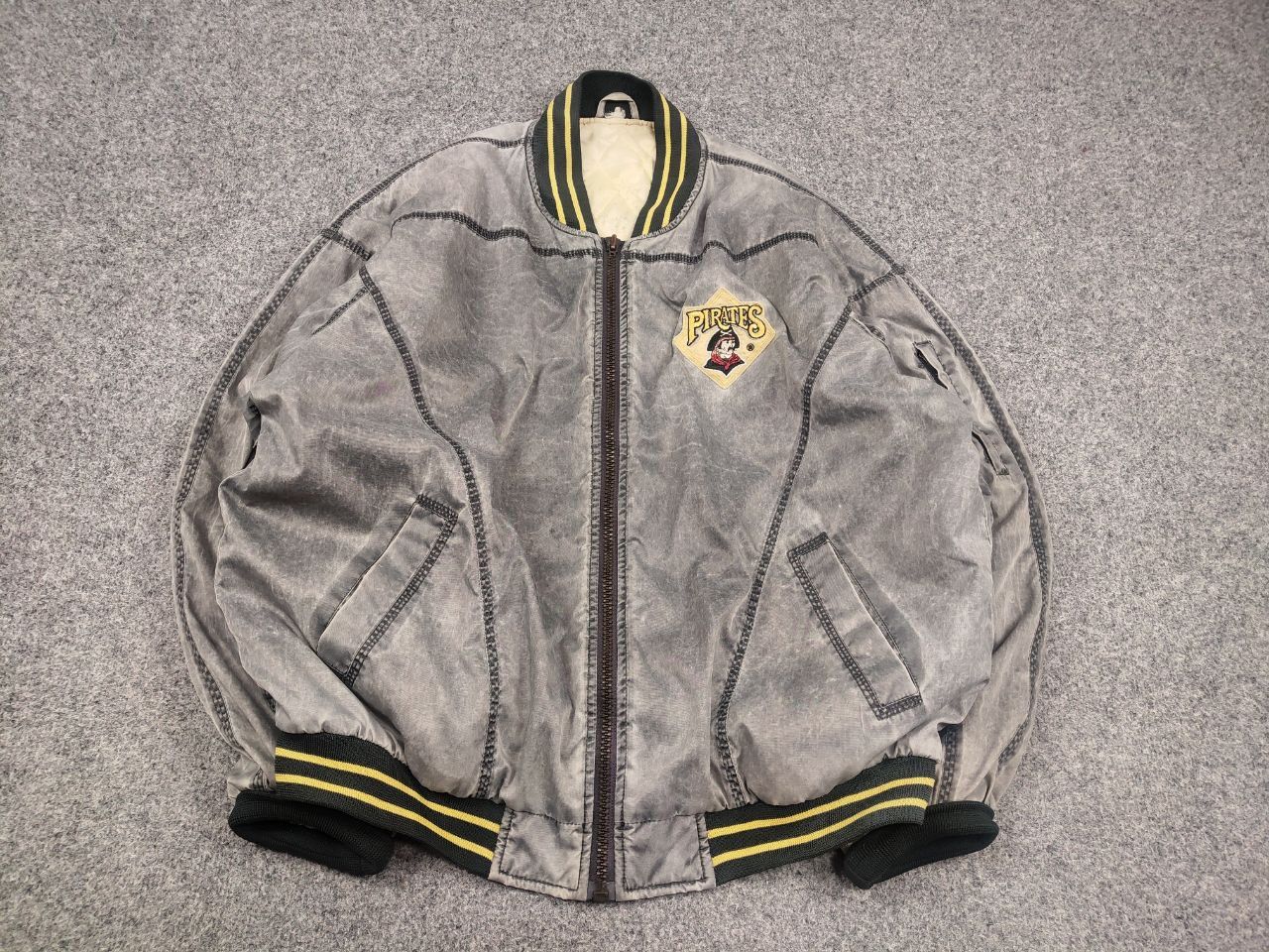 MLB Vintage 90's Pittsburgh Pirates Embroidered bomber Jacket Size US L / EU 52-54 / 3 - 4 Thumbnail