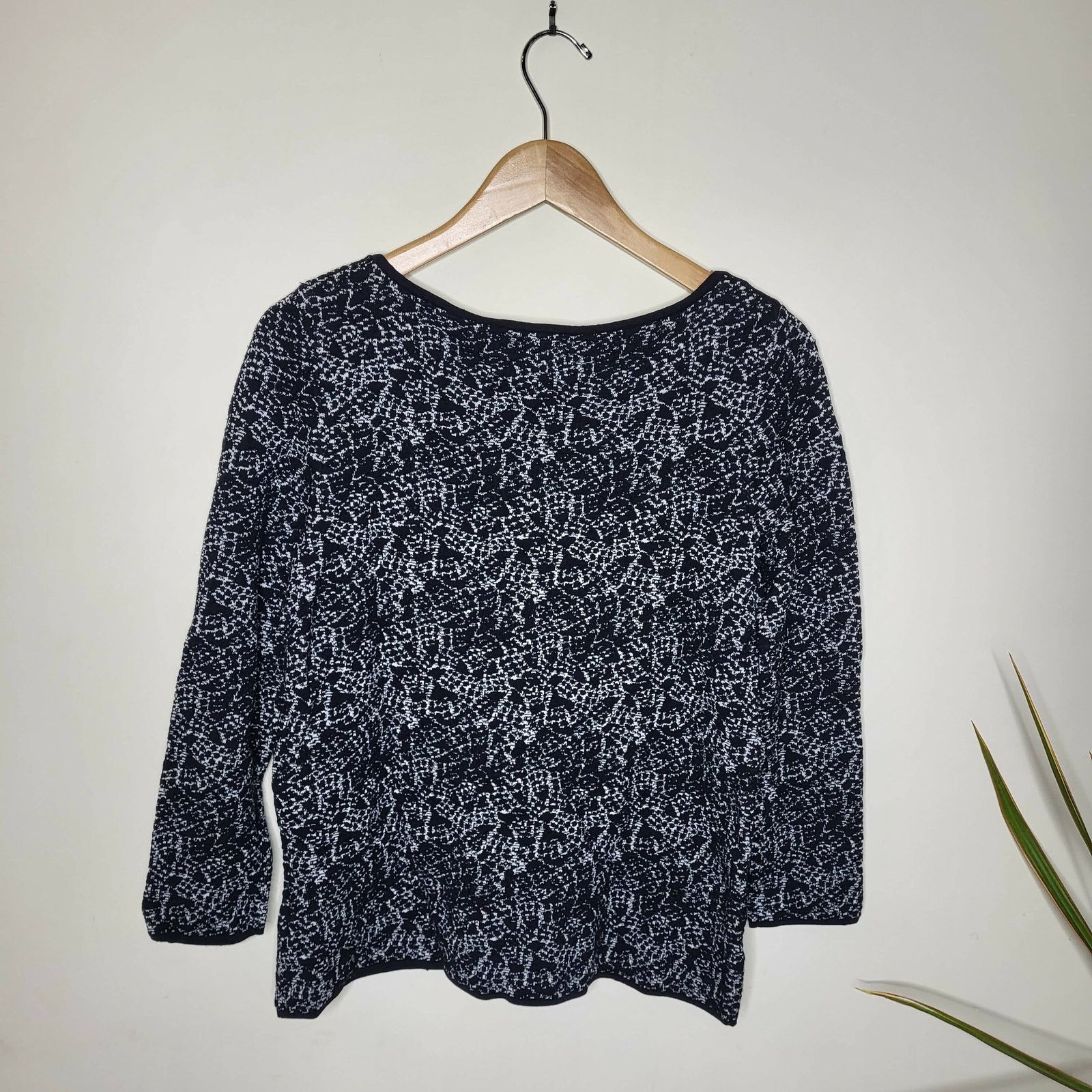 Reiss Reiss Long Sleeve Ballet Neckline Top - Abstract - Black Size S / US 4 / IT 40 - 2 Thumbnail