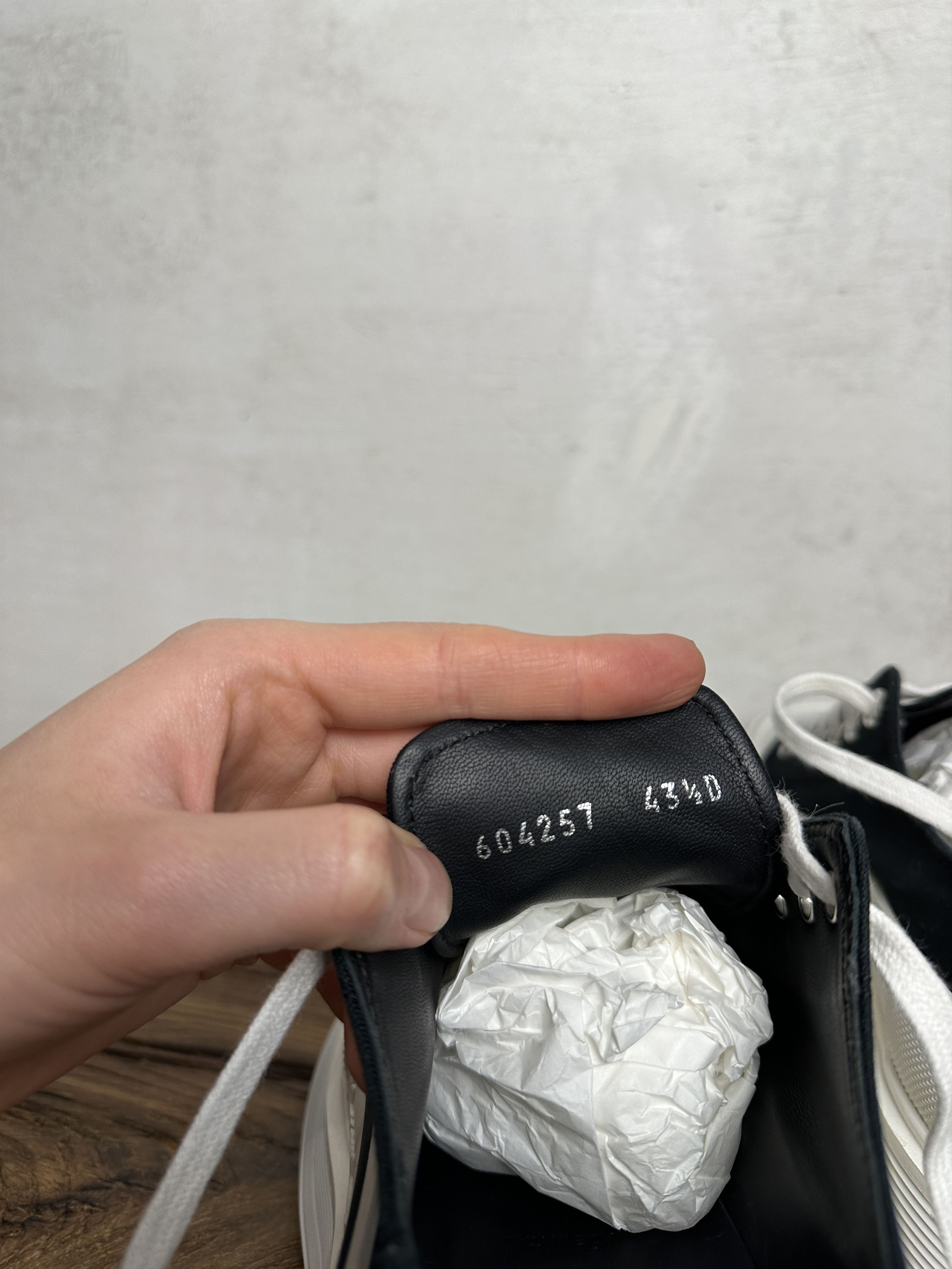 Alexander McQueen ALEXANDER MCQUEEN White Tread Slick Low Sneakers Size US 10 / EU 43 - 11 Thumbnail