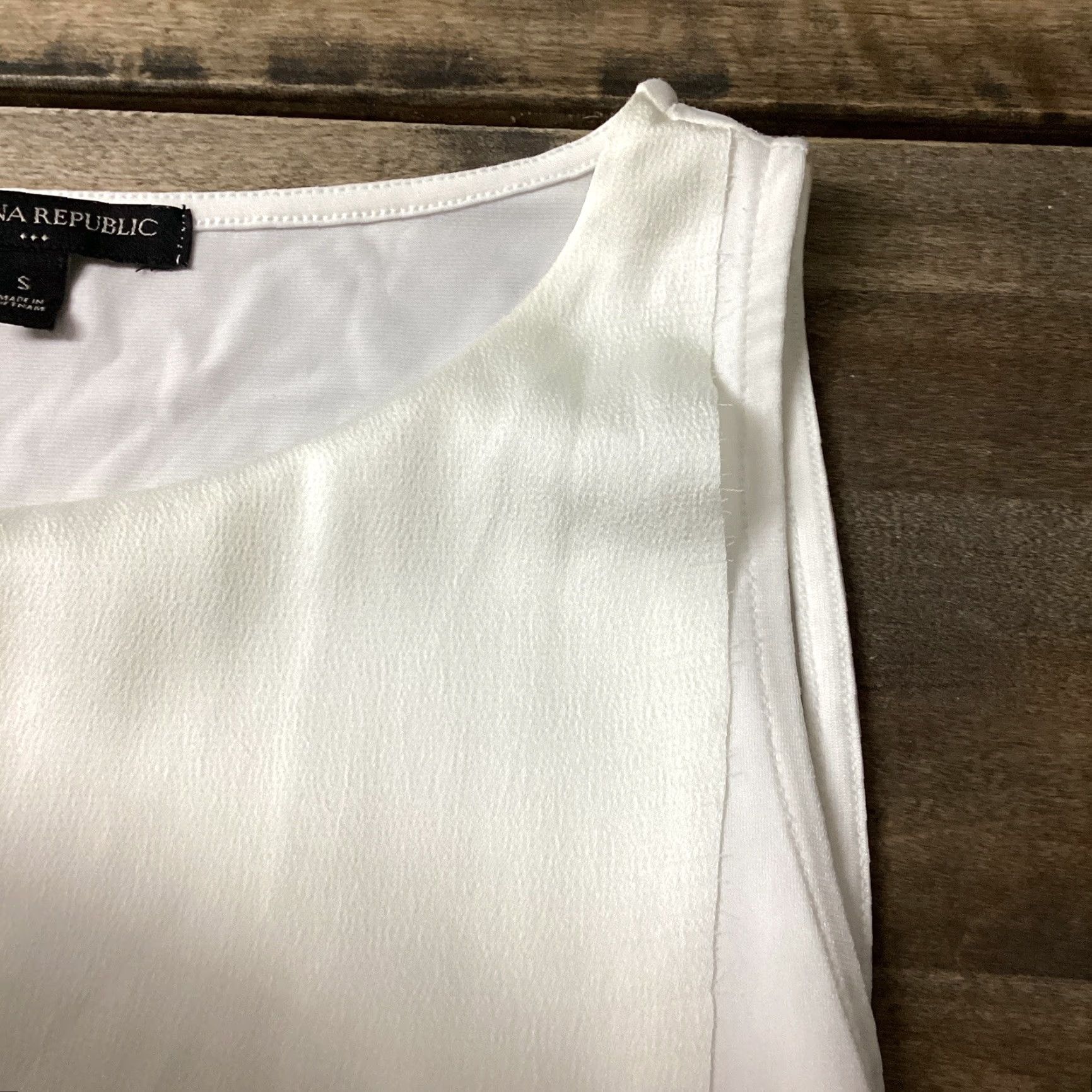 Banana Republic VINTAGE Banana Republic Top Women S Ivory Sleeveless Layered Stretch Feminine Minimalist Size S / US 4 / IT 40 - 4 Thumbnail