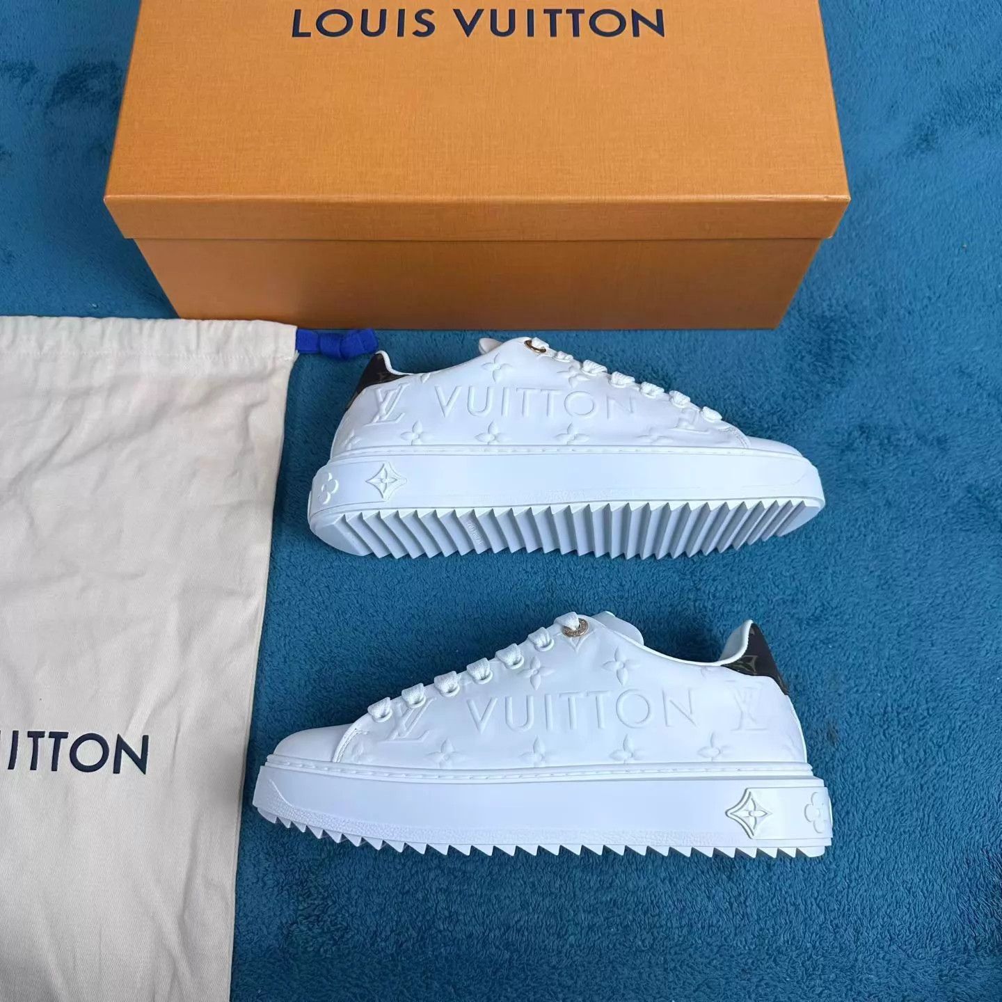 Louis Vuitton LV Time Out Low-Top Sneaker White Size US 7.5 / IT 37.5 - 2 Thumbnail