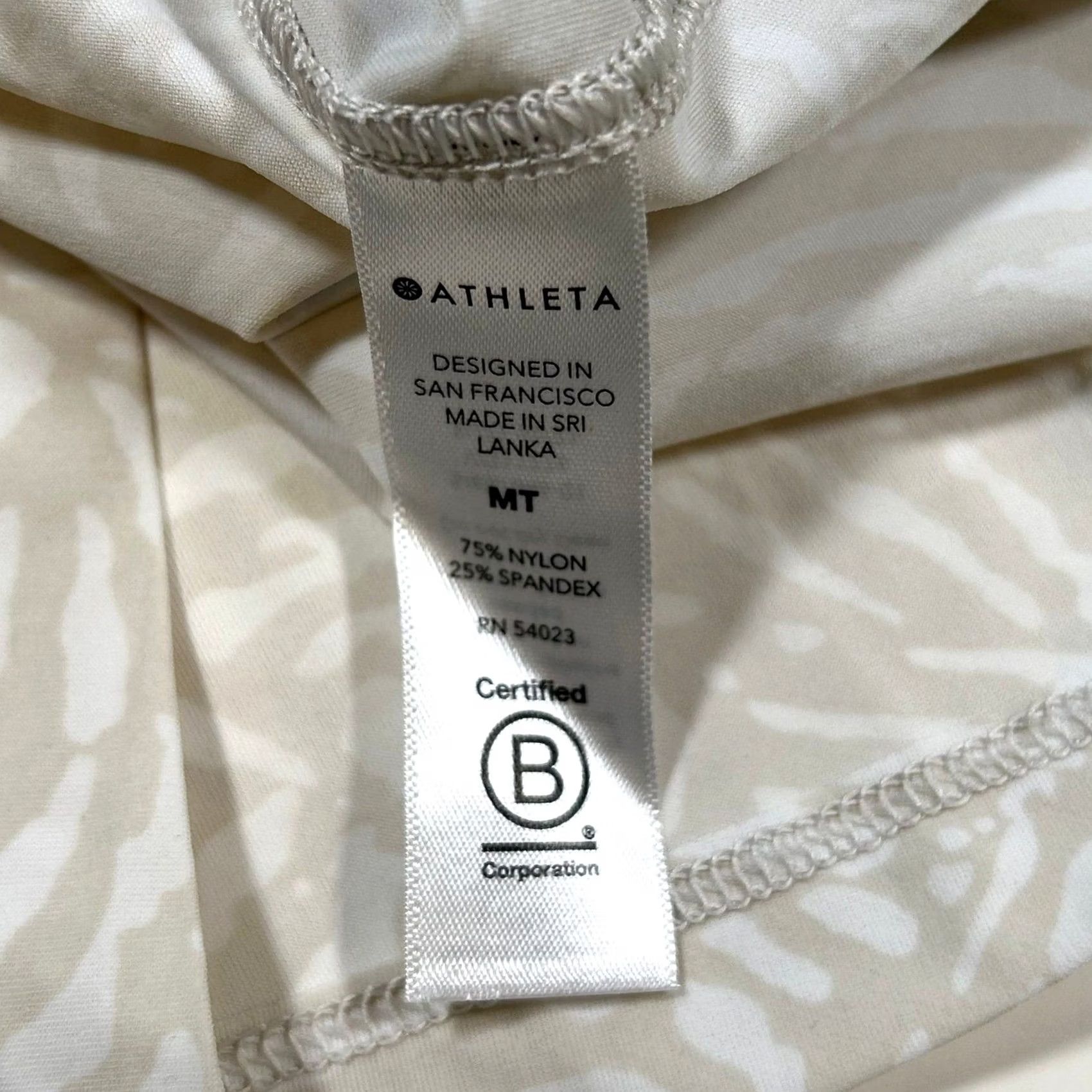 Athleta Athleta Short Sleeve T-Shirt Womens M Tall Beige Abstract Print Breathable Quick Dry Raglan Logo Athletic Shirt Men? Size M / US 6-8 / IT 42-44 - 6 Thumbnail