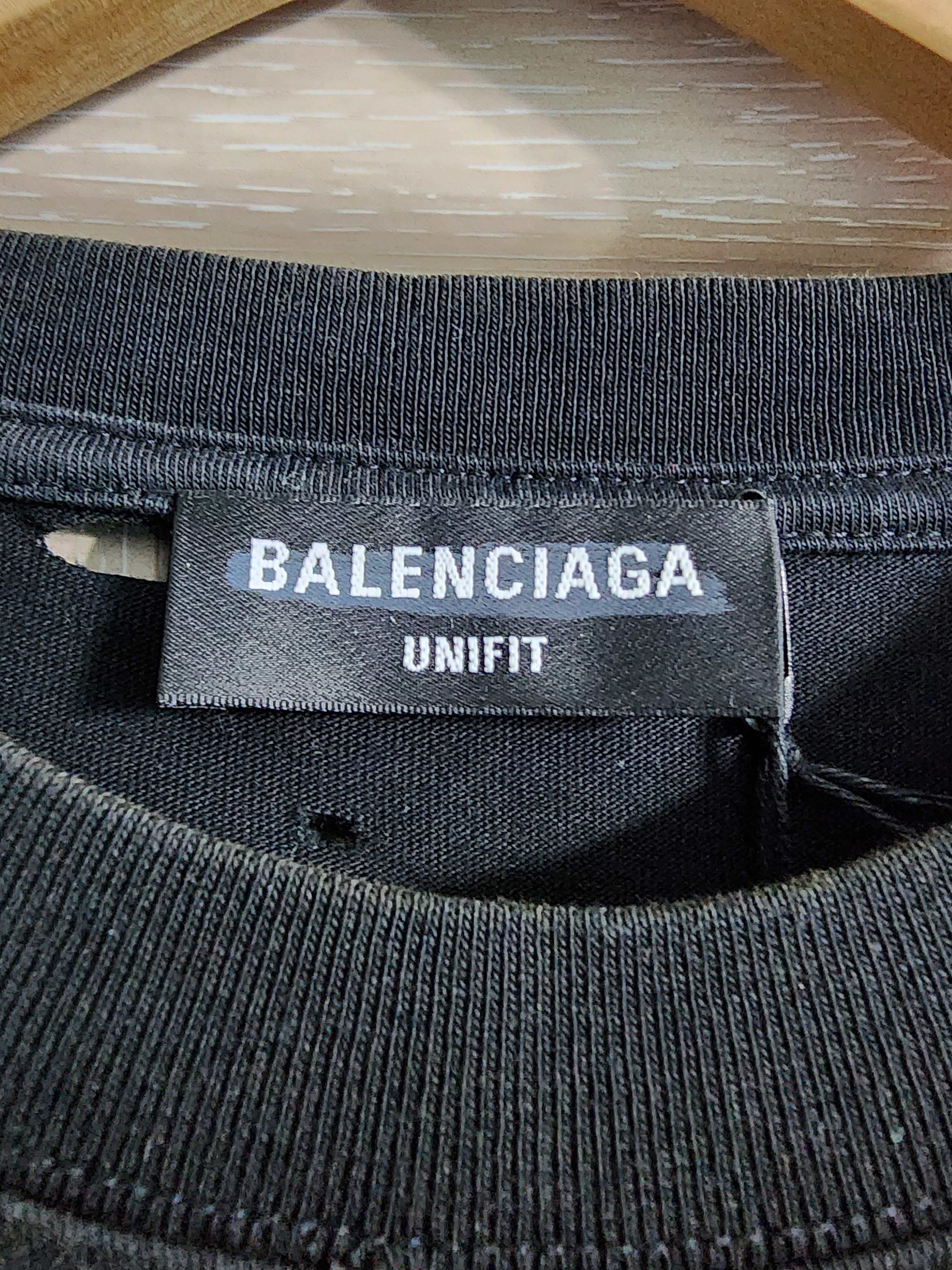 Balenciaga Caps Destroyed Flatground T-Shirt Size US S / EU 44-46 / 1 - 4 Thumbnail
