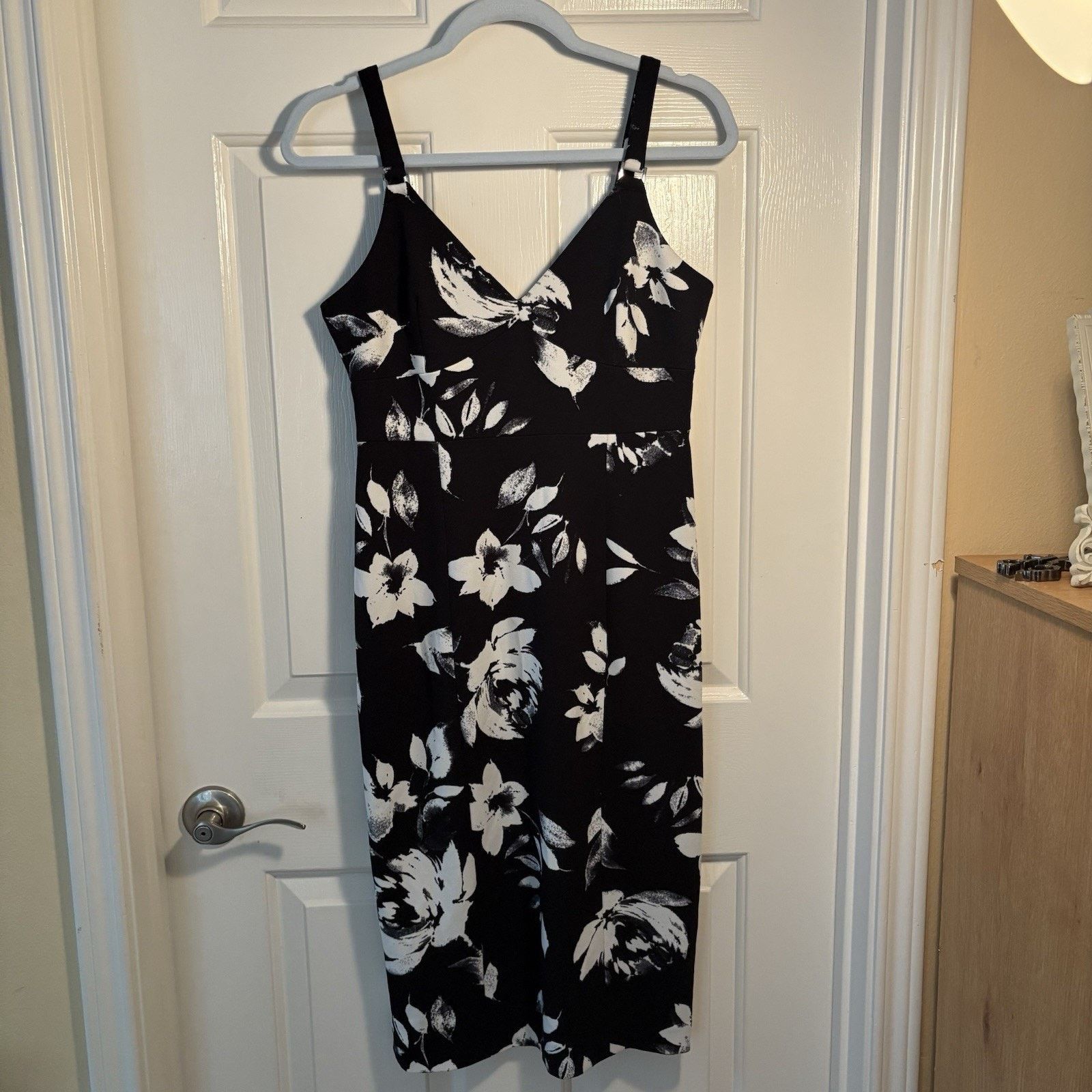 Other Ivanka Trump Scuba Crepe Floral Hardware Strap Sheath Dress Size M / US 6-8 / IT 42-44 - 3 Thumbnail