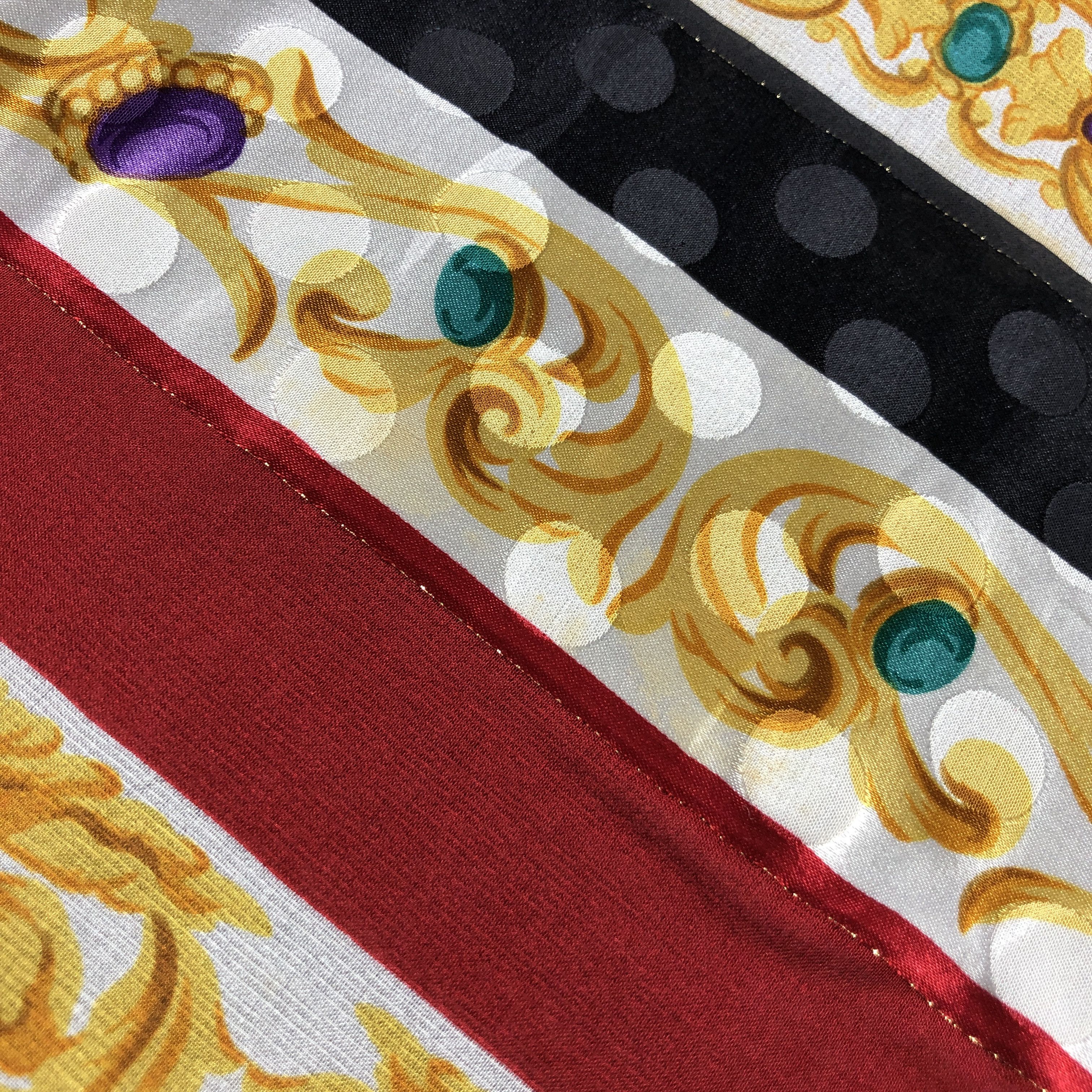 Vintage Valentino Garavani Luxury Silk Scarf M1240 Size ONE SIZE - 9 Thumbnail