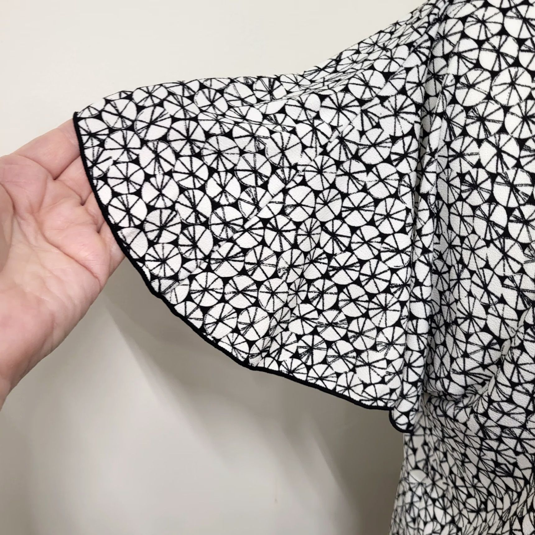 Worthington Worthington Blouse Shirt 1X Womens Plus Black White Stretch Short Sleeve Cap Sleeve Geometric Classic Career Size XL / US 12-14 / IT 48-50 - 6 Thumbnail