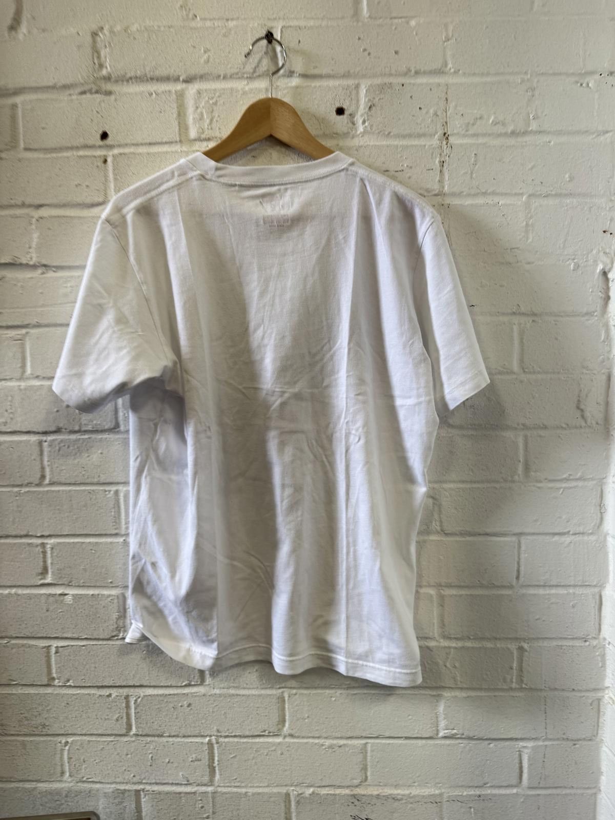 Designer Uniqlo UT White Graphic T-Shirt Size US M / EU 48-50 / 2 - 4 Thumbnail